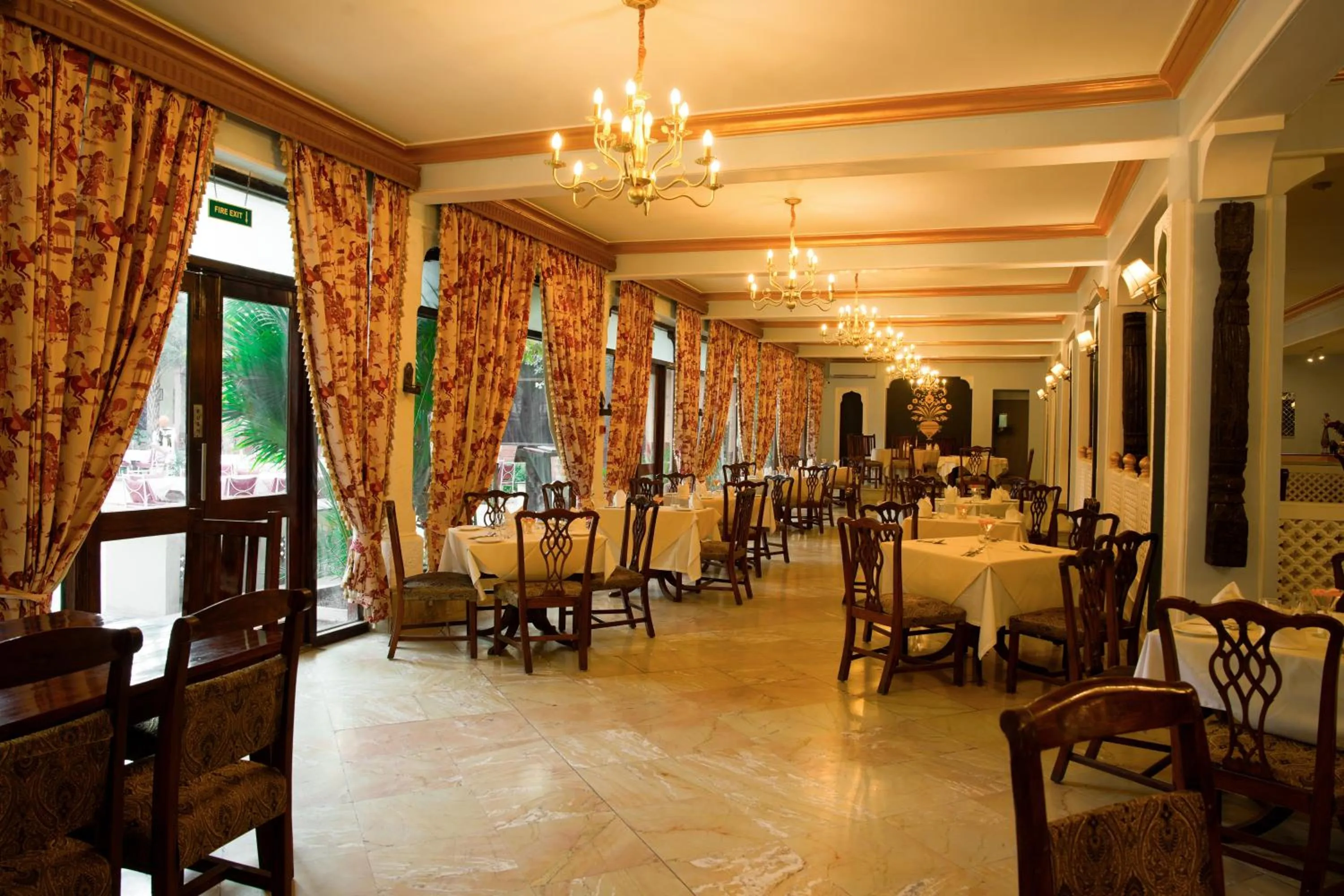 Restaurant/places to eat in Ranbanka Palace
