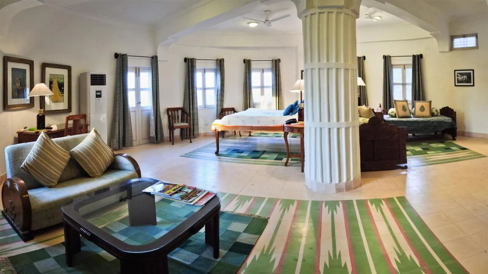 Living room in Neemrana's - Hill Fort - Kesroli