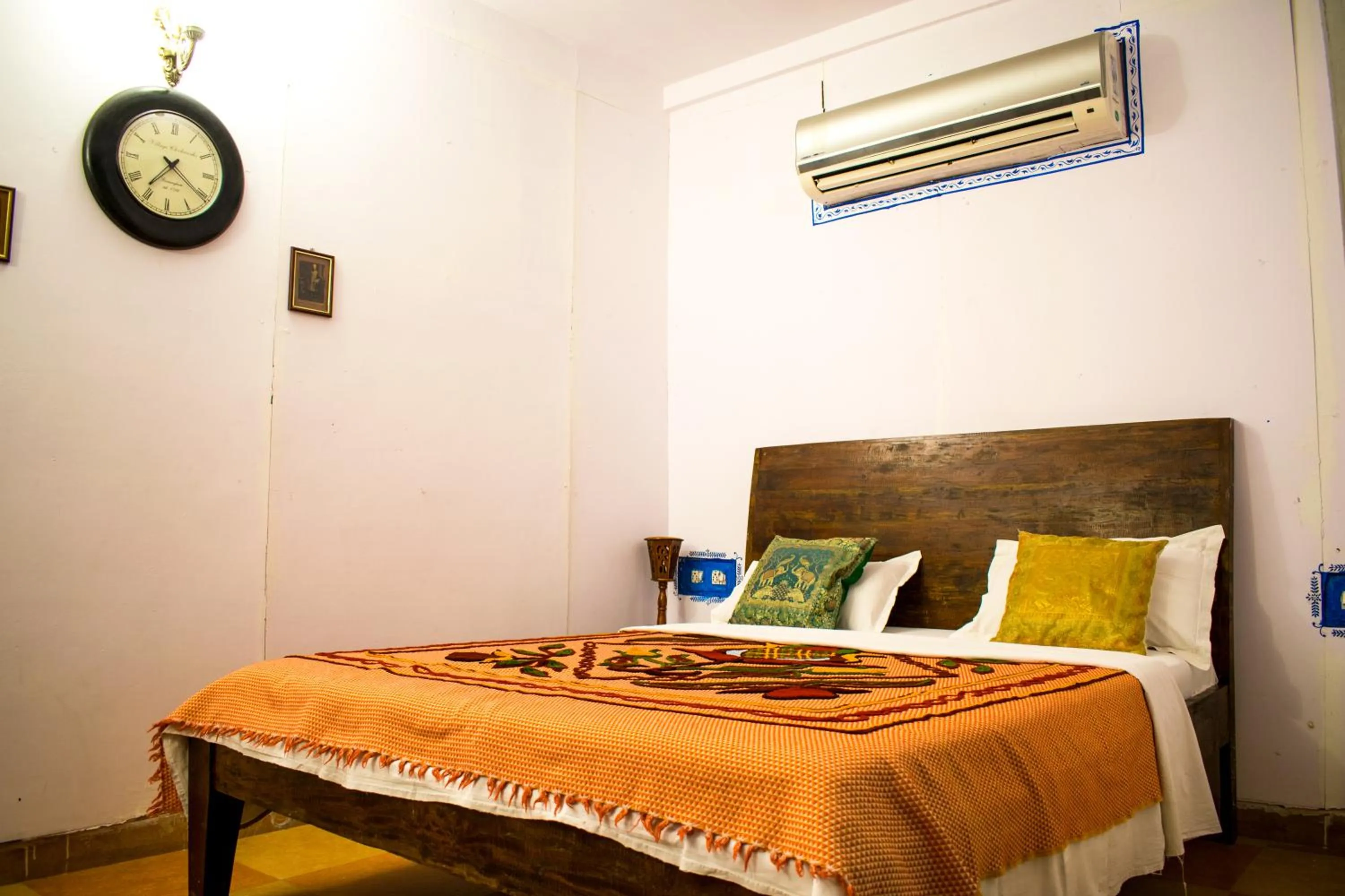 Photo of the whole room, Bed in Kings Retreat Jodhpur