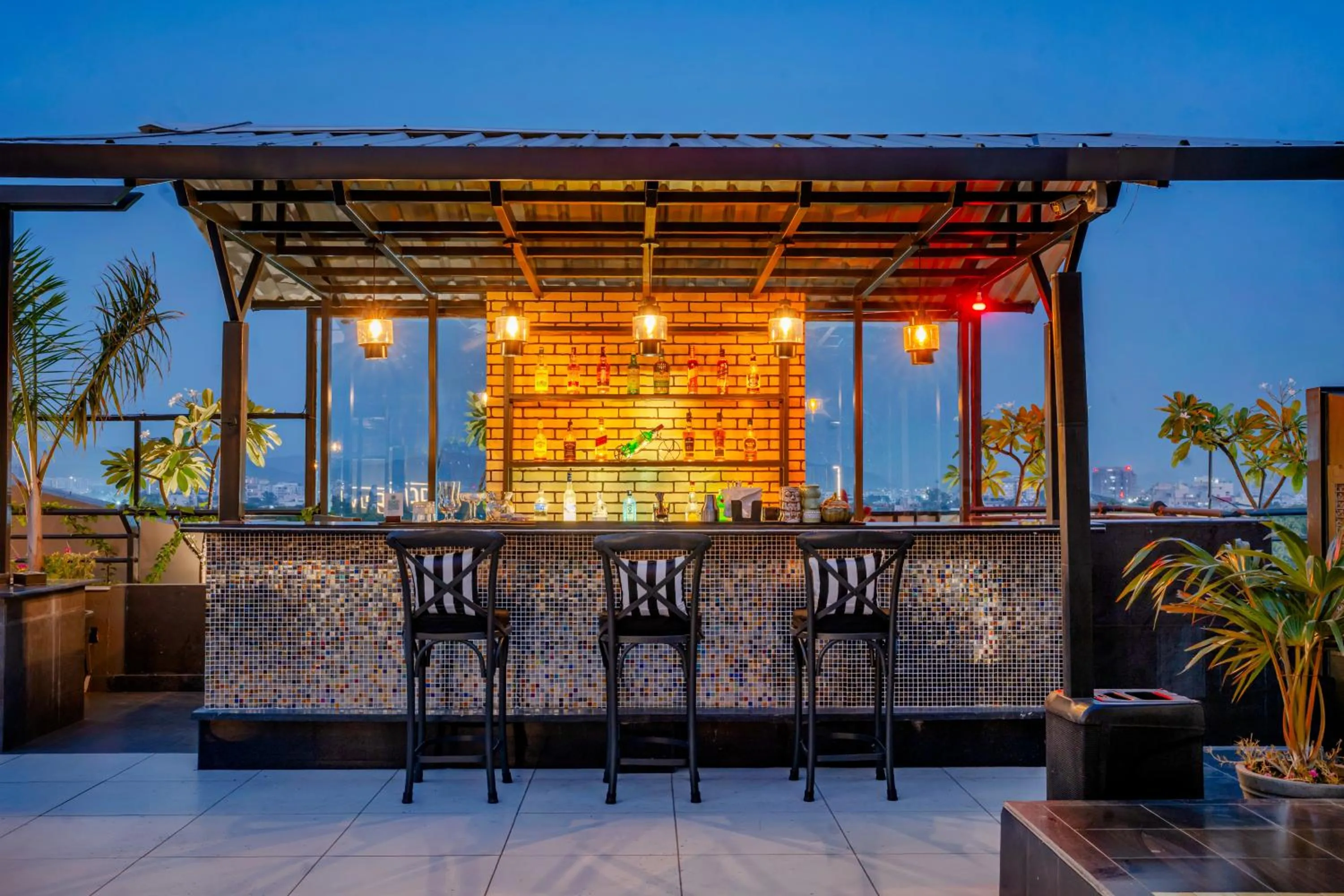 Lounge or bar in Hotel Horizon - Near Fateh Sagar Lake Udaipur