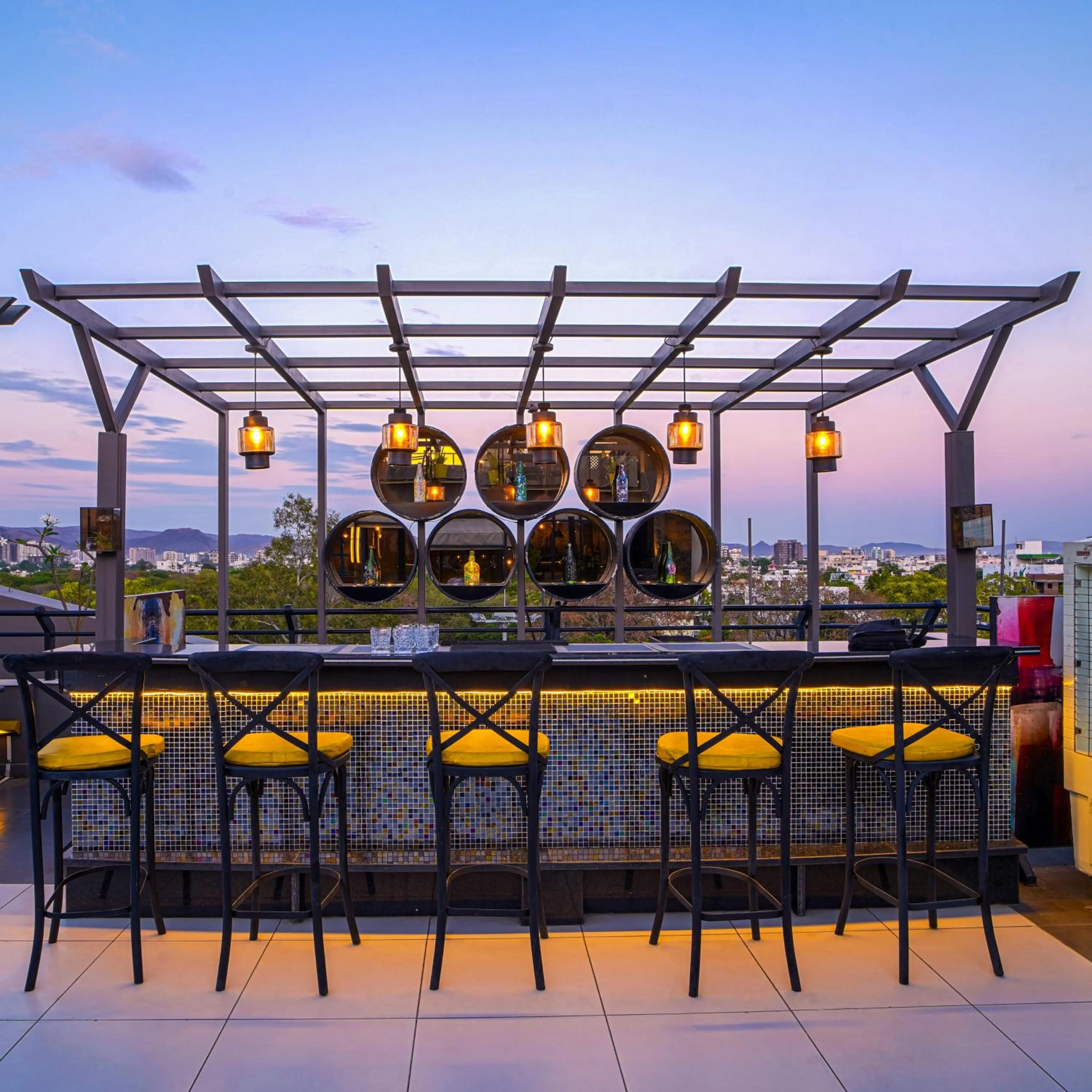 Lounge or bar in Hotel Horizon - Near Fateh Sagar Lake Udaipur