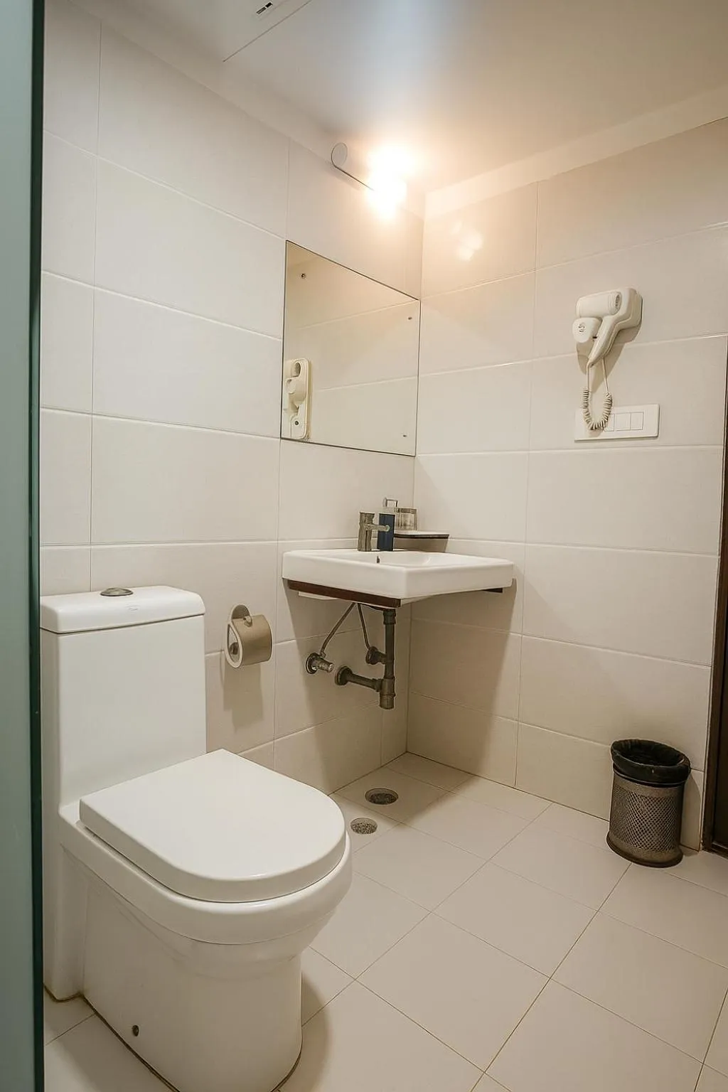 Bathroom in Hotel Horizon - Near Fateh Sagar Lake Udaipur