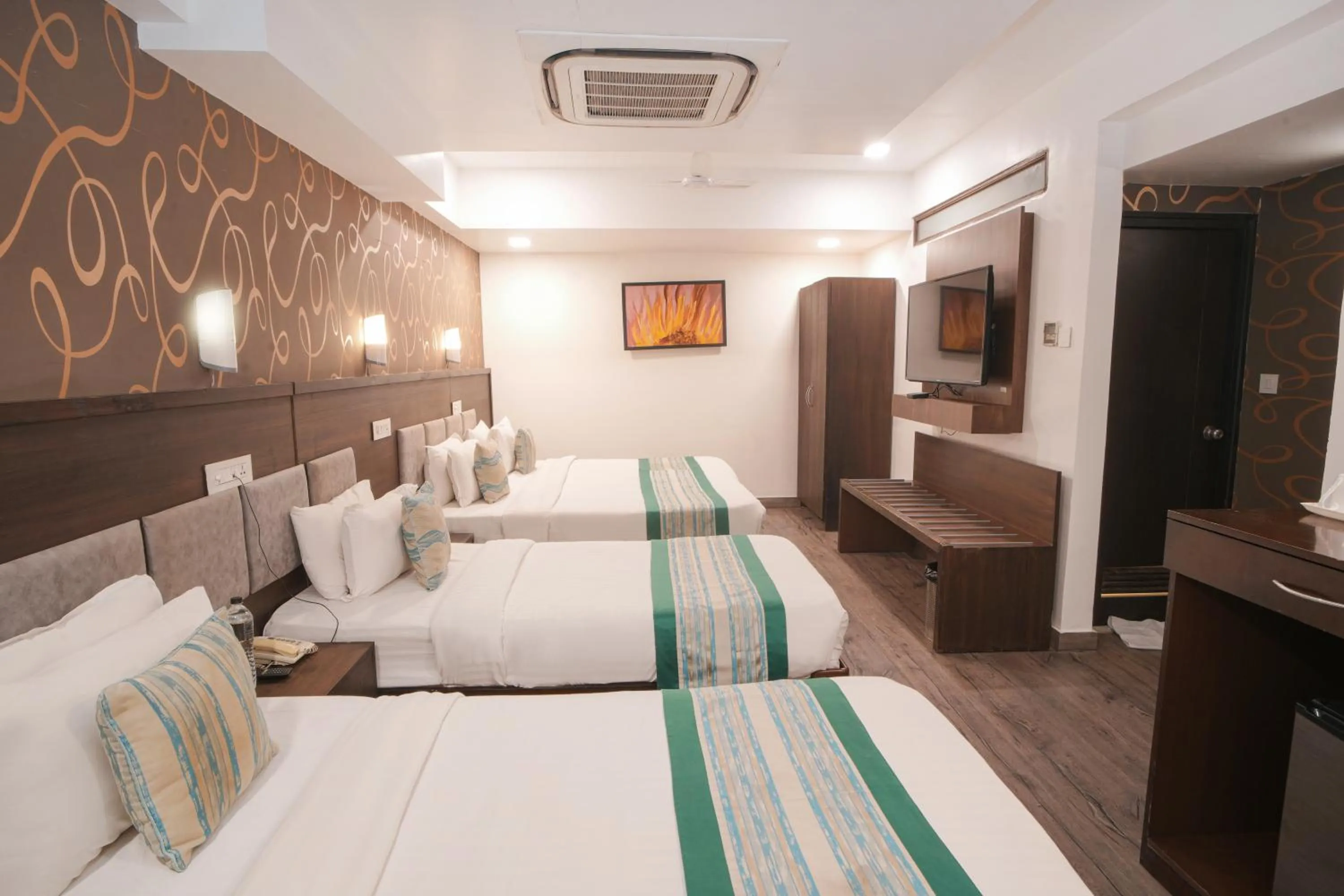 Photo of the whole room, Bed in Hotel Horizon - Near Fateh Sagar Lake Udaipur