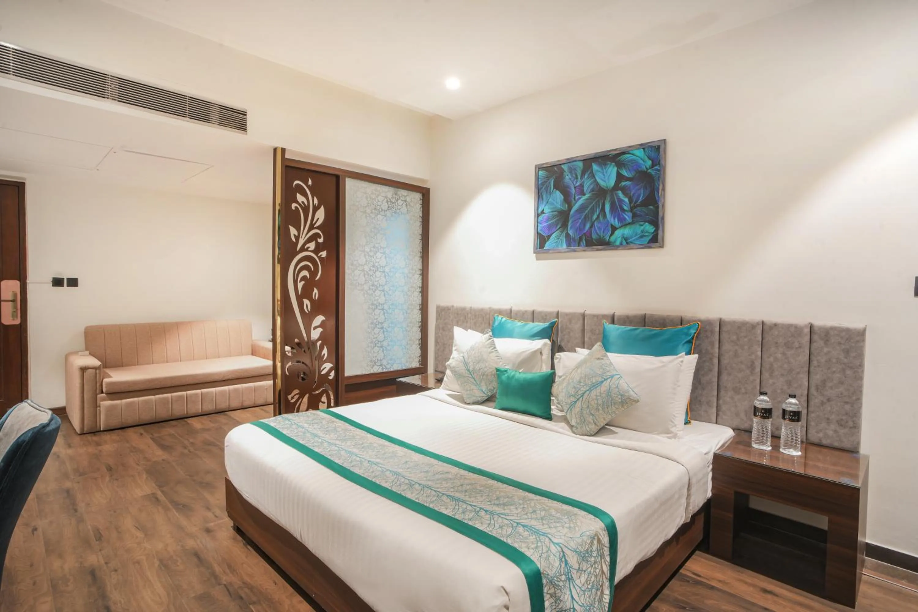 Photo of the whole room, Bed in Hotel Horizon - Near Fateh Sagar Lake Udaipur