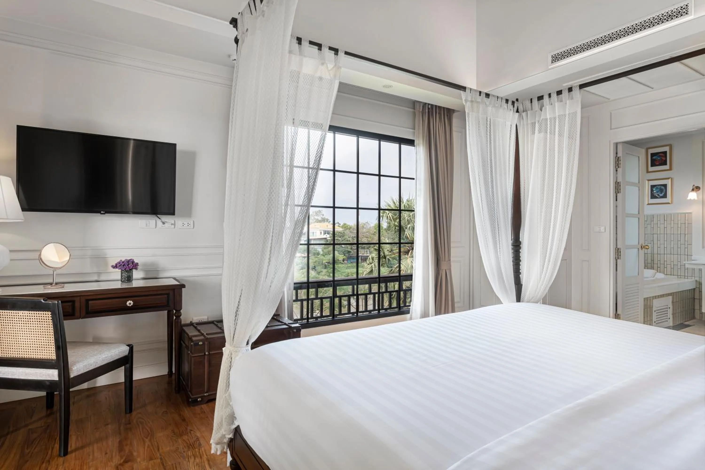 Bed in Buri Sriping Riverside Resort & Spa