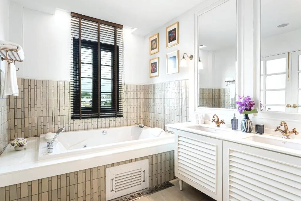 Bathroom in Buri Sriping Riverside Resort & Spa