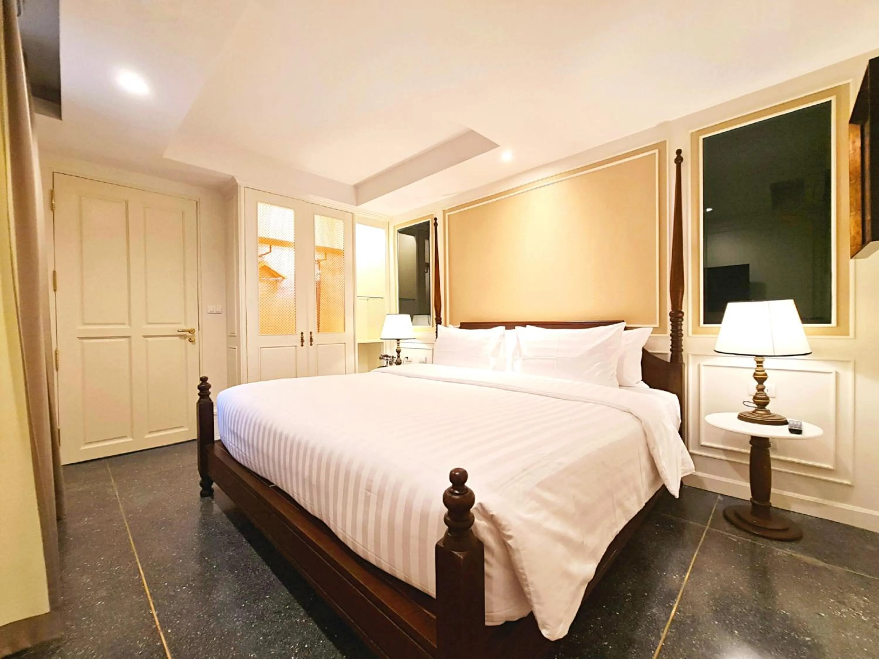 Bed in Buri Sriping Riverside Resort & Spa