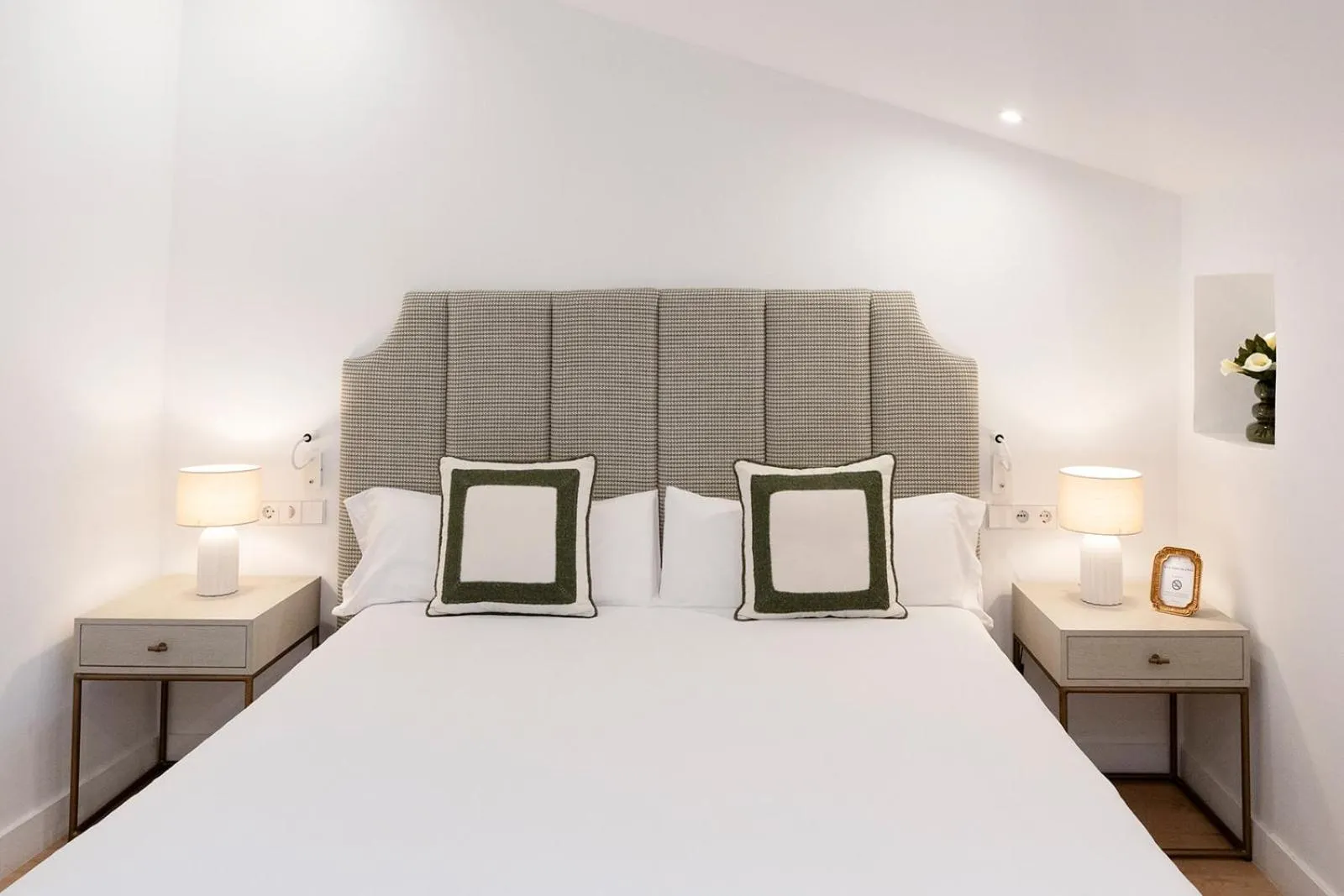 Bedroom, Bed in Petit Biniaraix