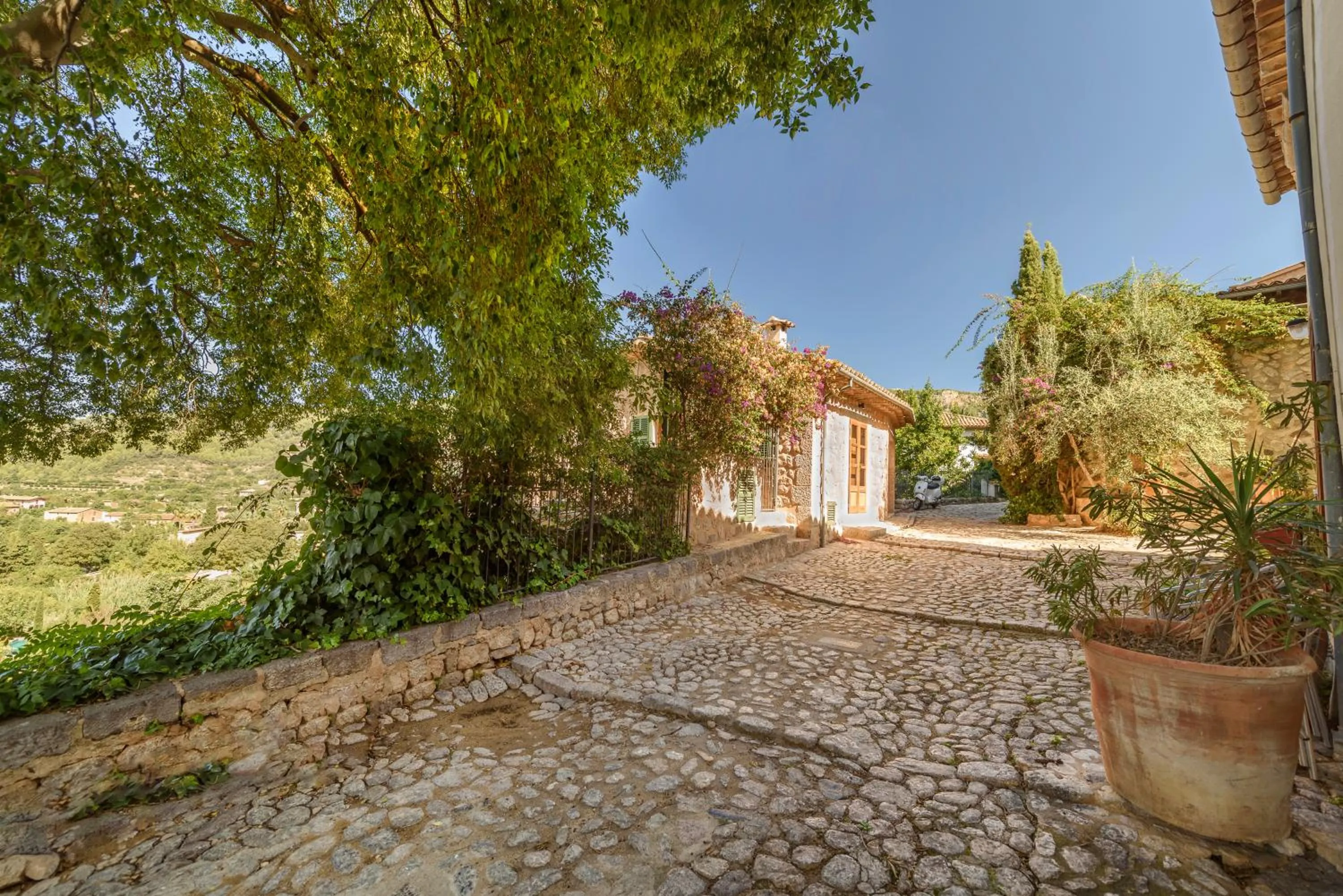 Neighbourhood in Petit Biniaraix