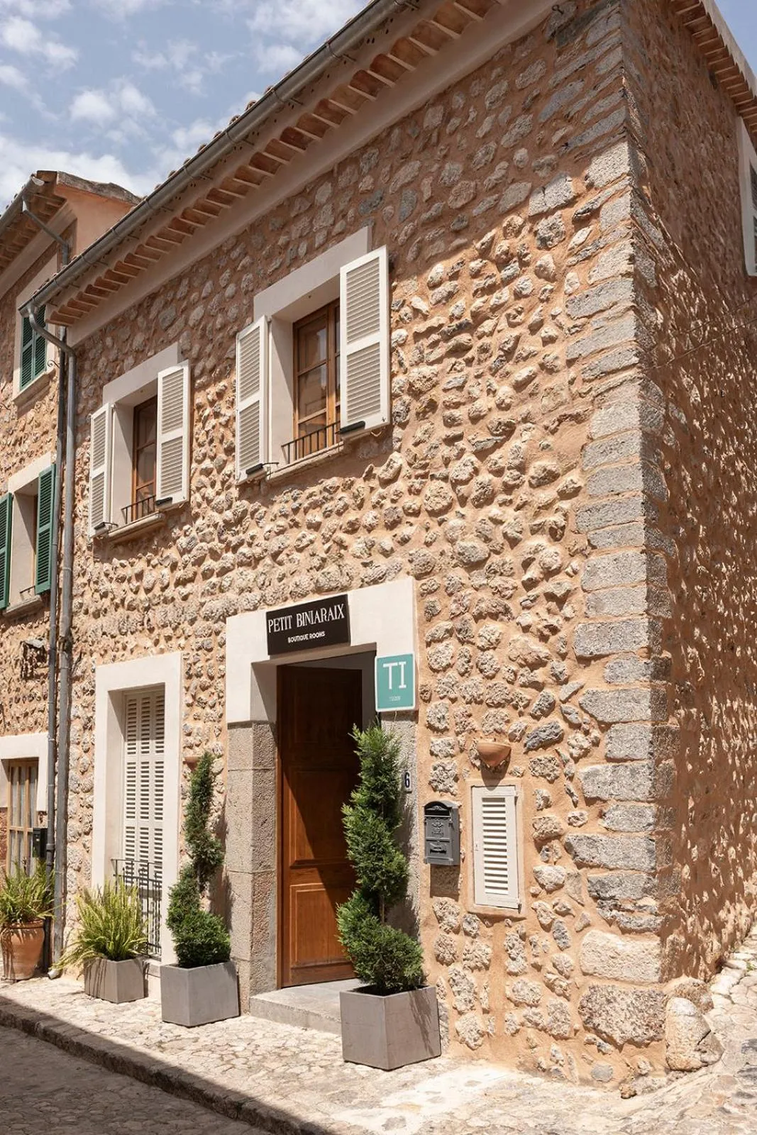 Facade/entrance in Petit Biniaraix