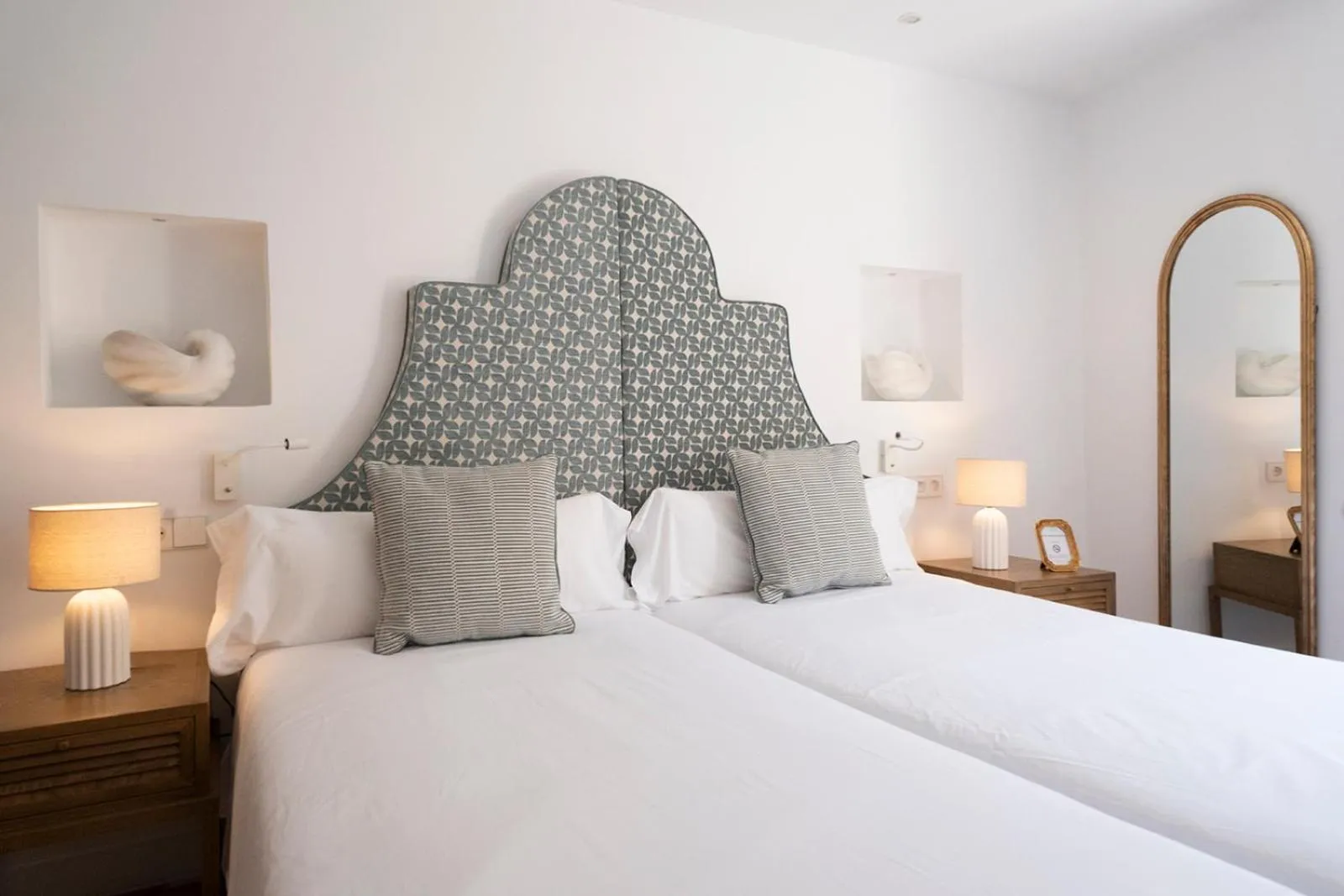 Bedroom, Bed in Petit Biniaraix