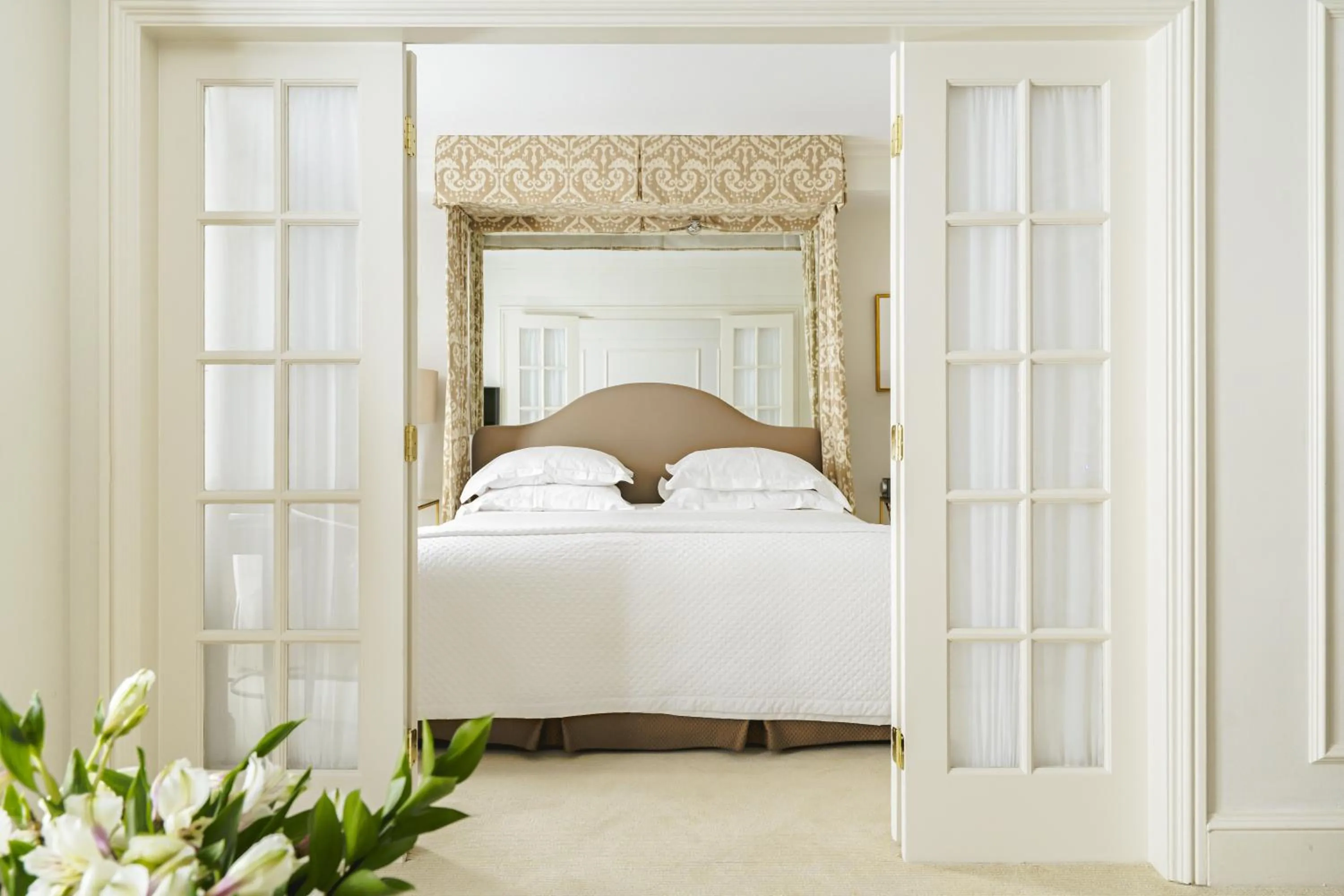 Bed in The Eliot Hotel