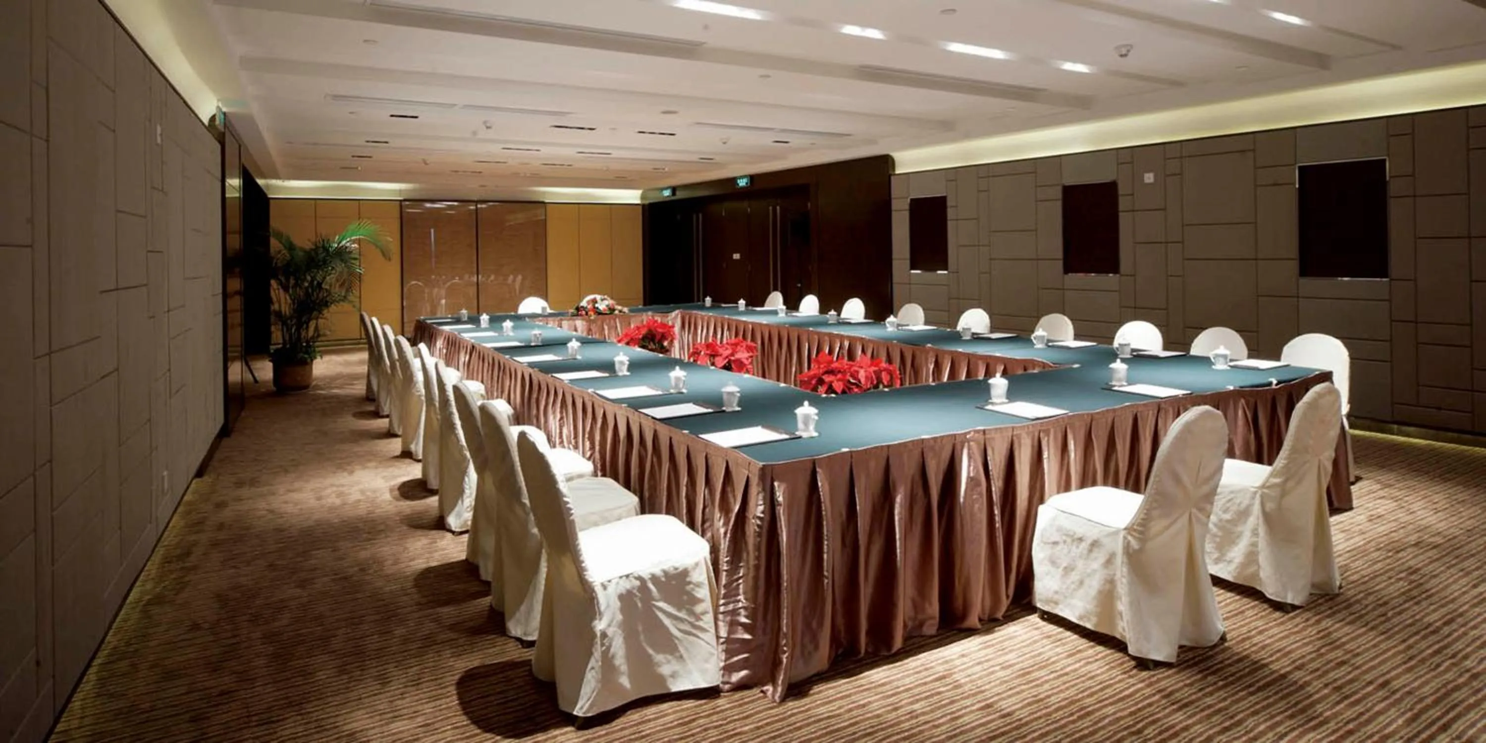 Business facilities in Furama Hotel Dalian