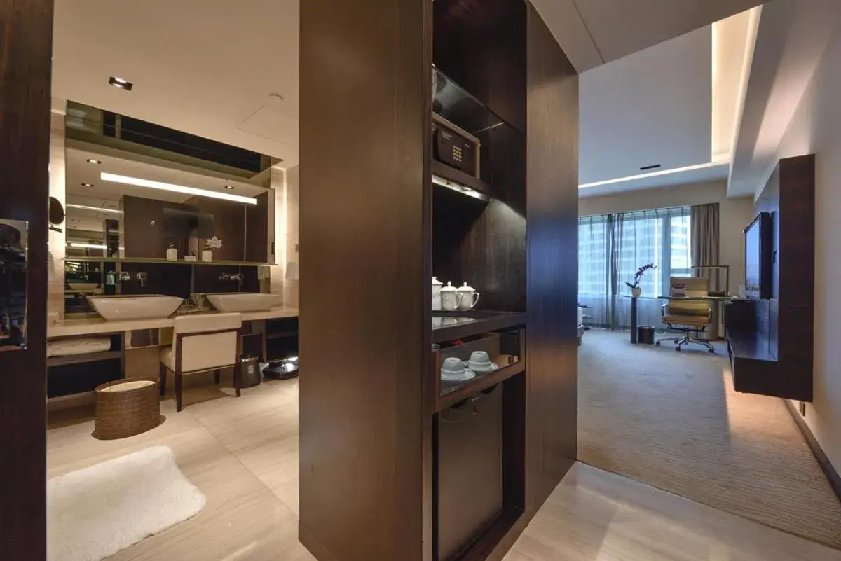 Executive Double Room - West Wing in Furama Hotel Dalian Executive Double Room - West Wing in Furama Hotel Dalian