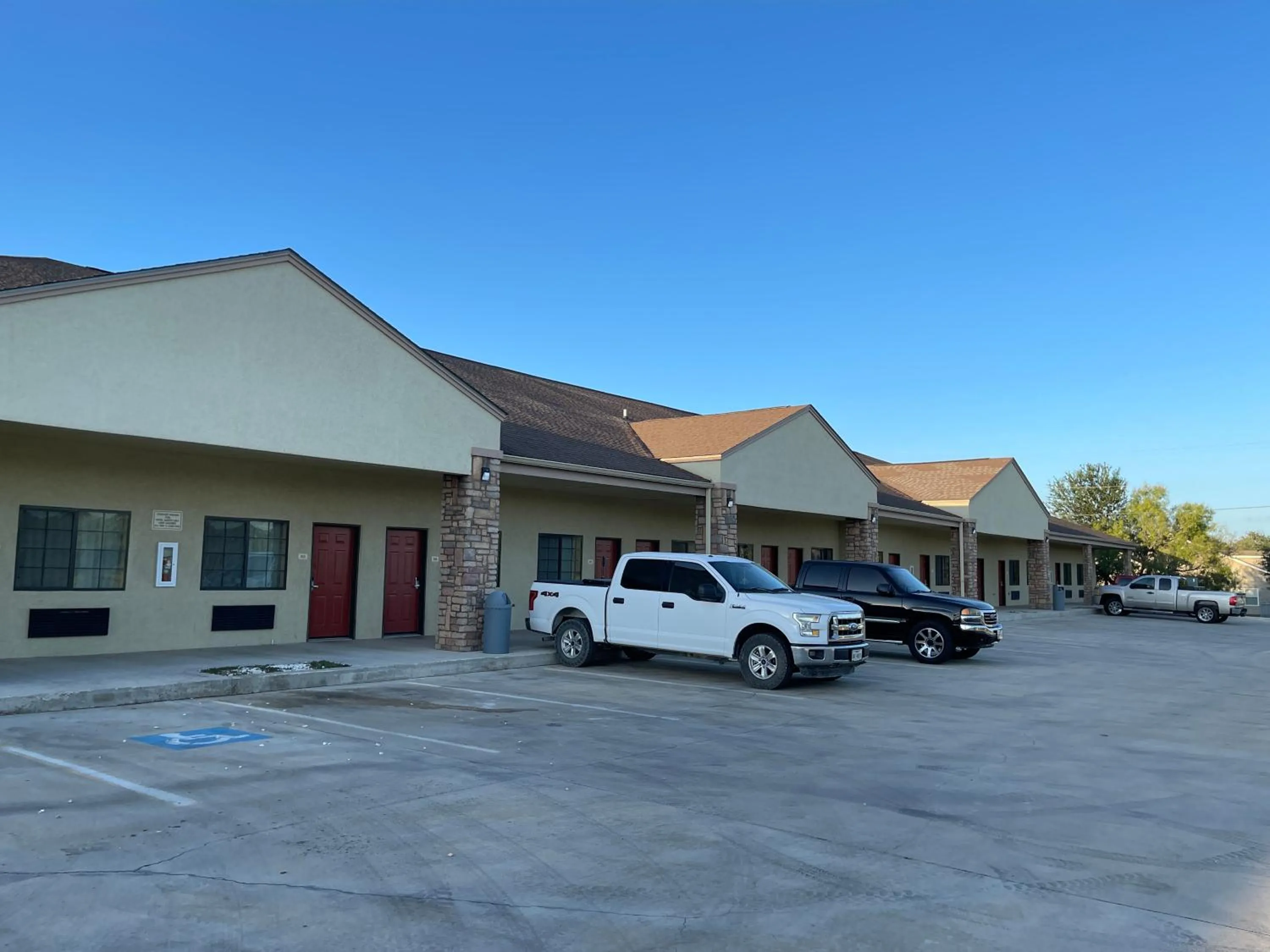 Property building in Sunbridge Inn & Suite Extended Stay