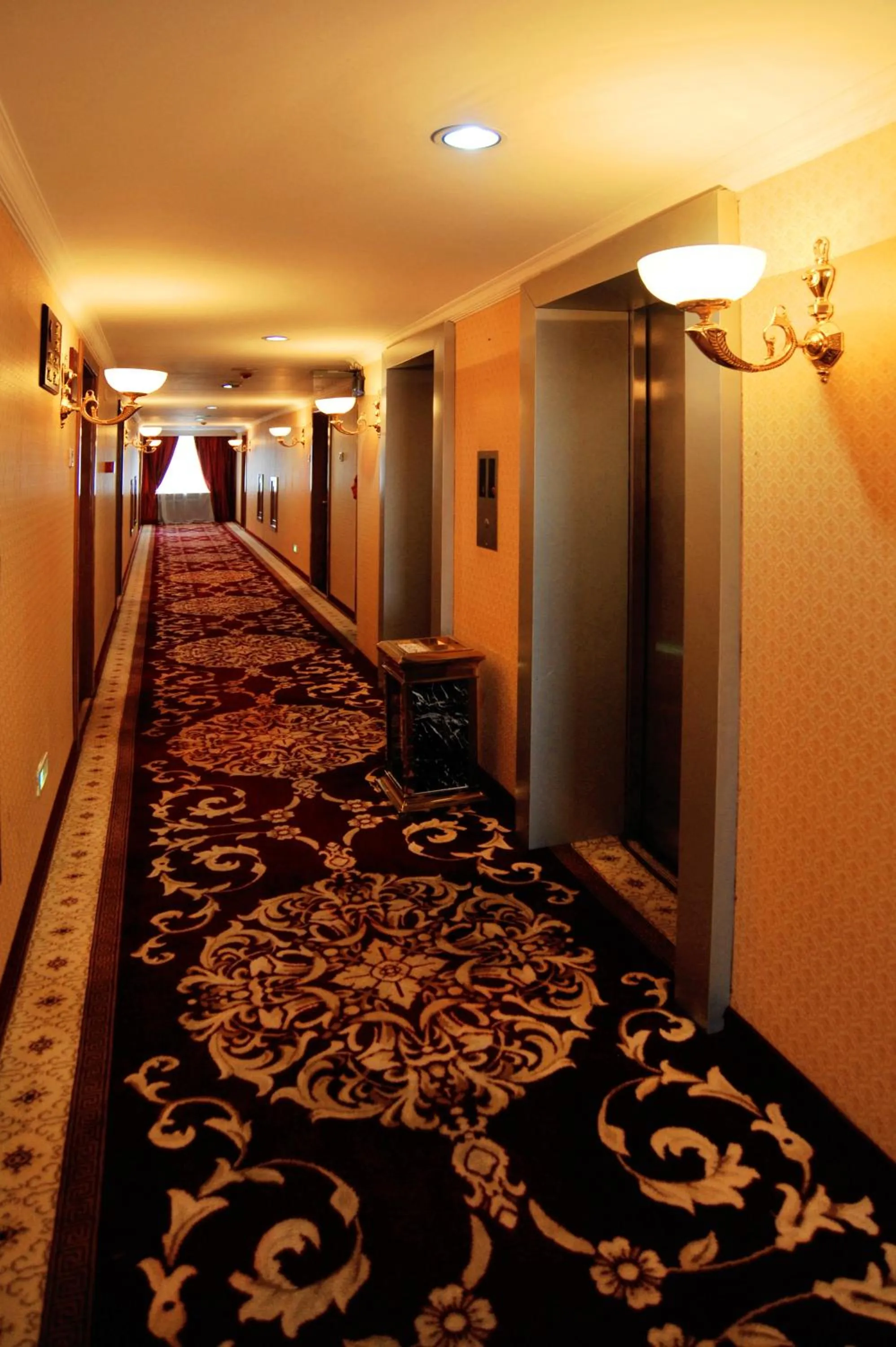 Decorative detail in White House Hotel