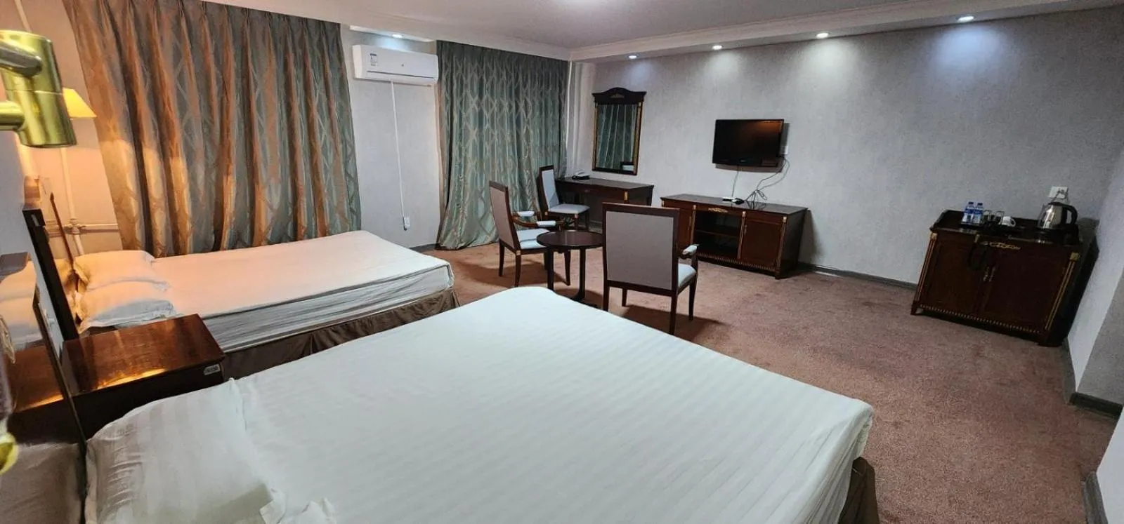 Bed in White House Hotel