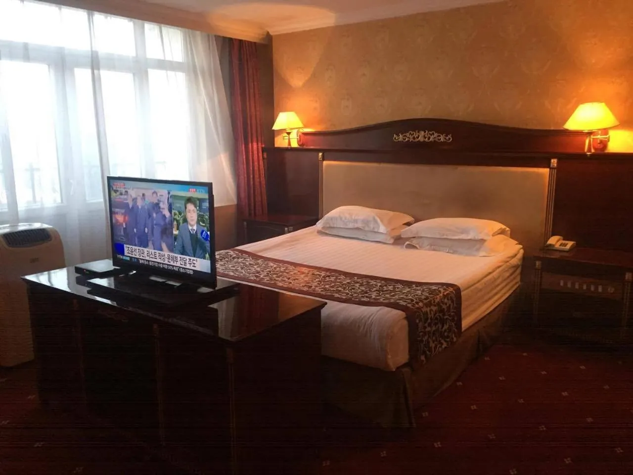 Bed in White House Hotel