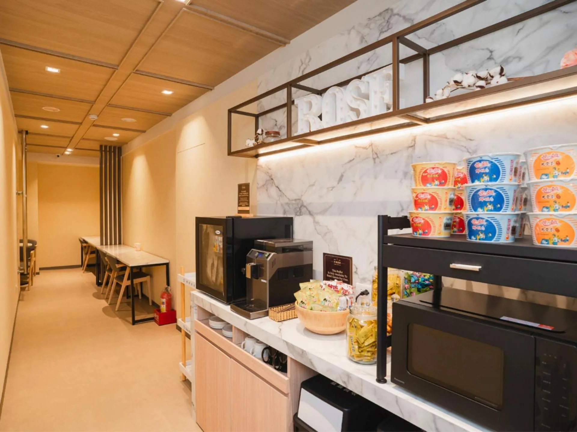 Coffee/tea facilities in Royal Rose Hotel Zhongshan