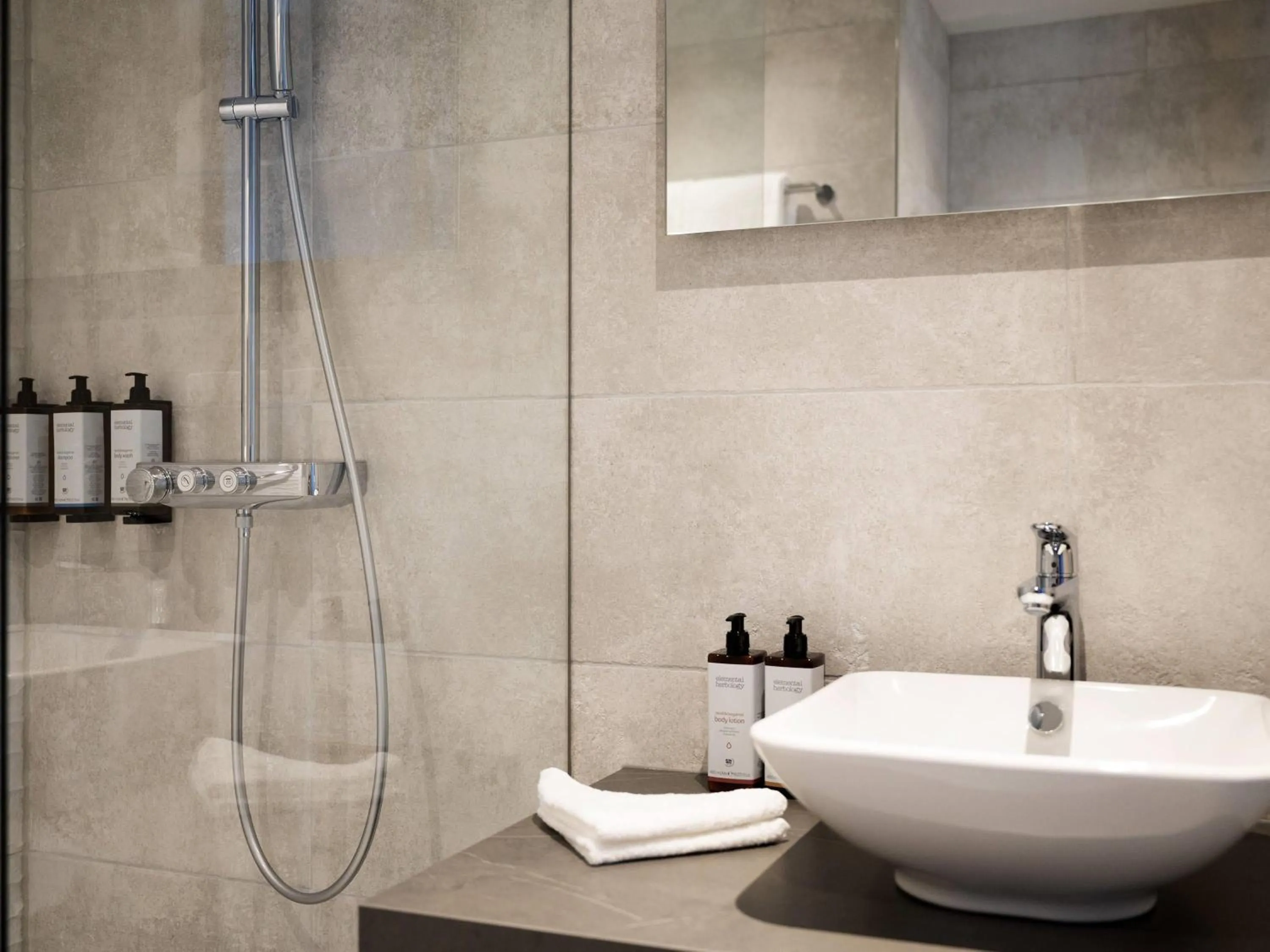 Bathroom in Mercure Amsterdam North Station