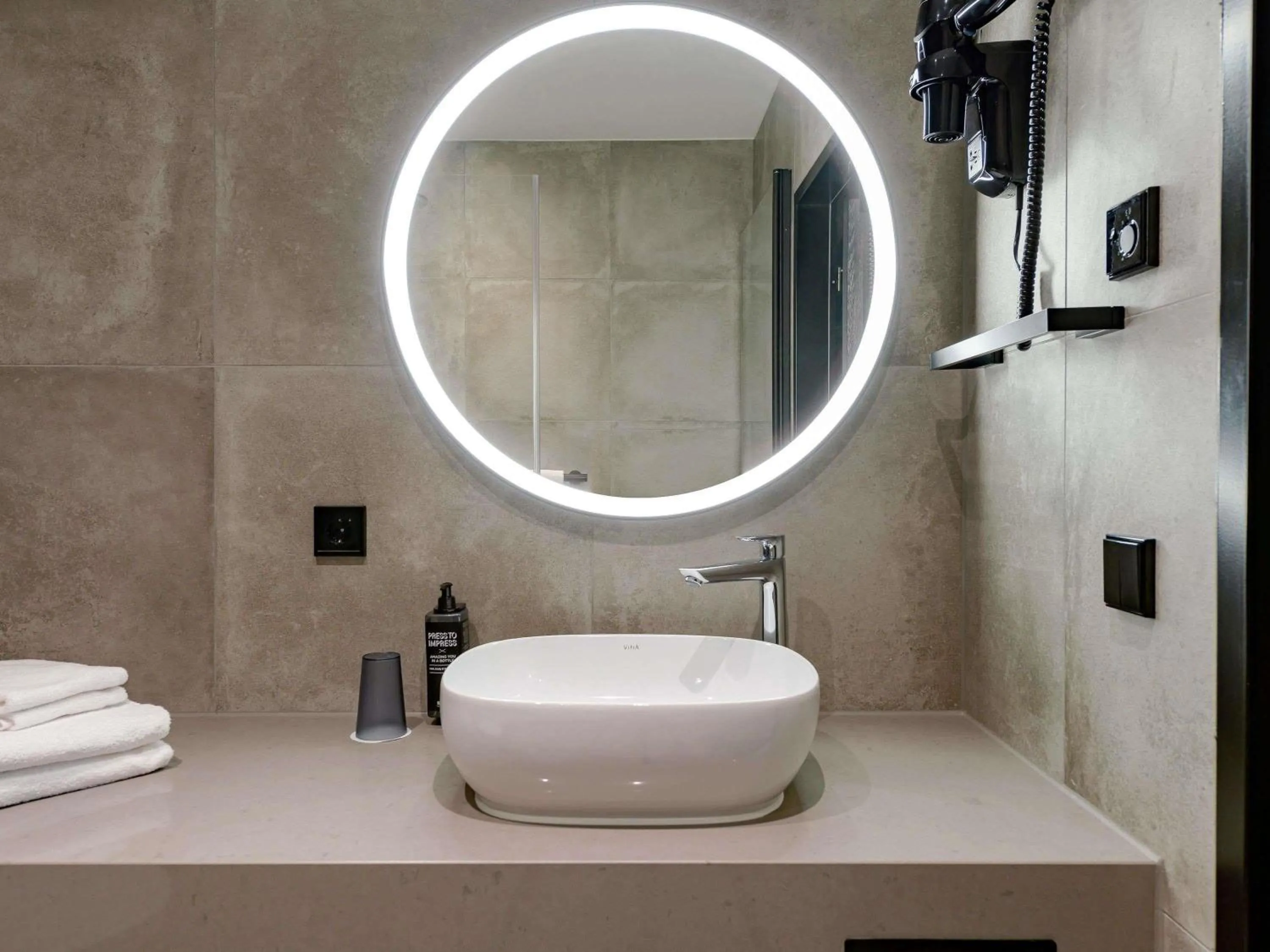 Bedroom in ibis Styles Friedrichshafen