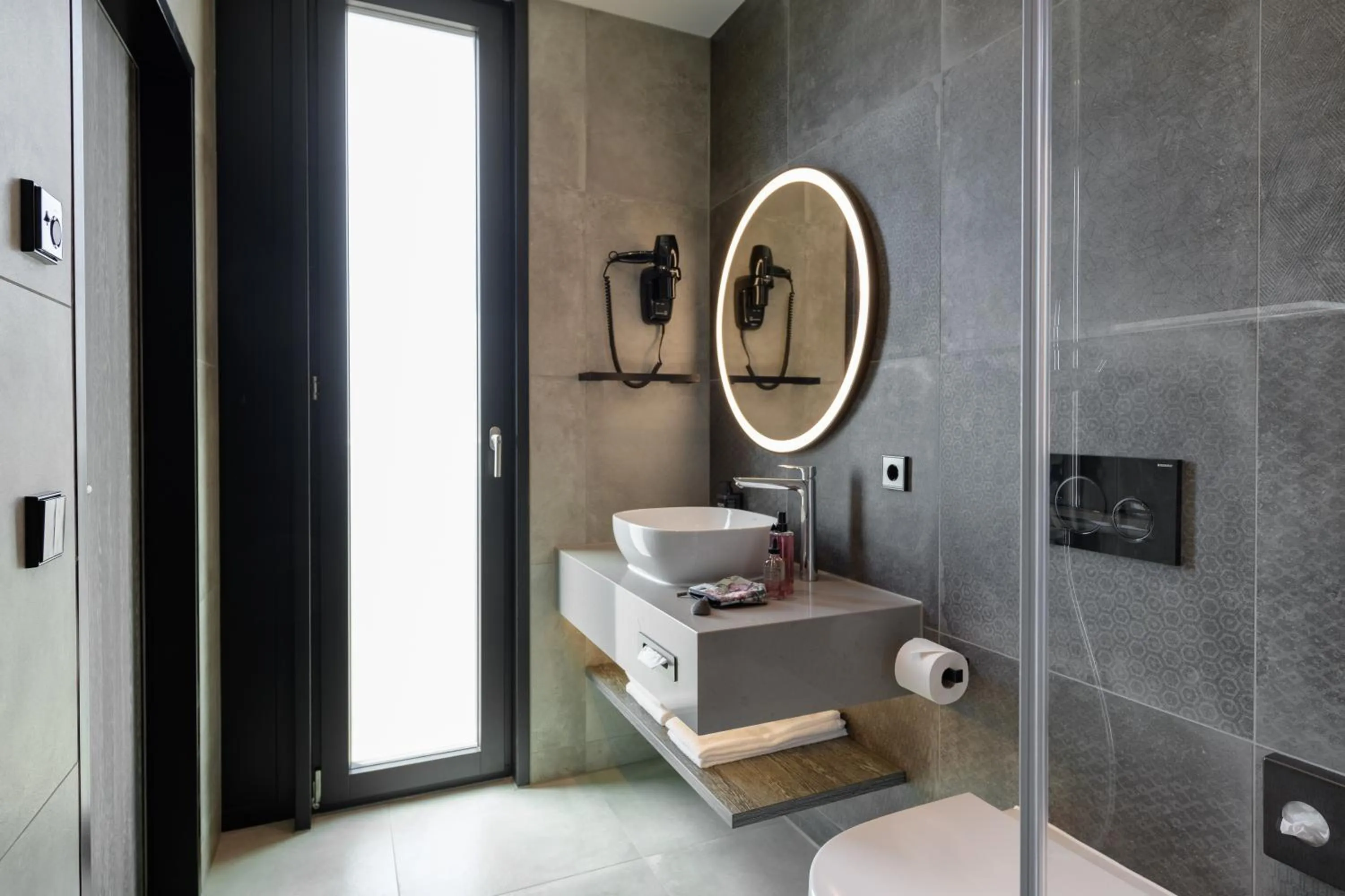 Bathroom in ibis Styles Friedrichshafen