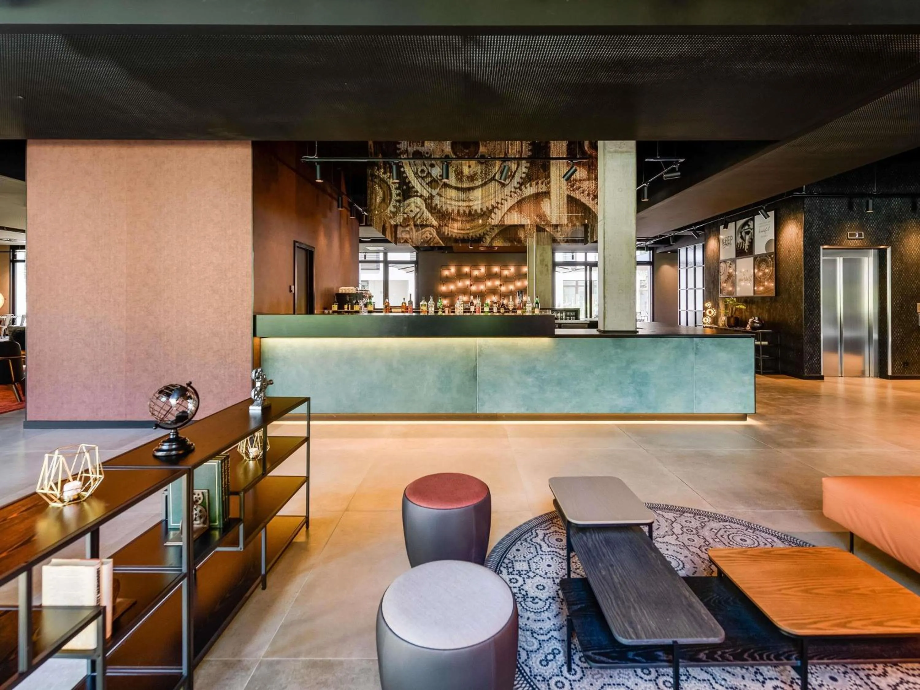 Lounge or bar in ibis Styles Friedrichshafen