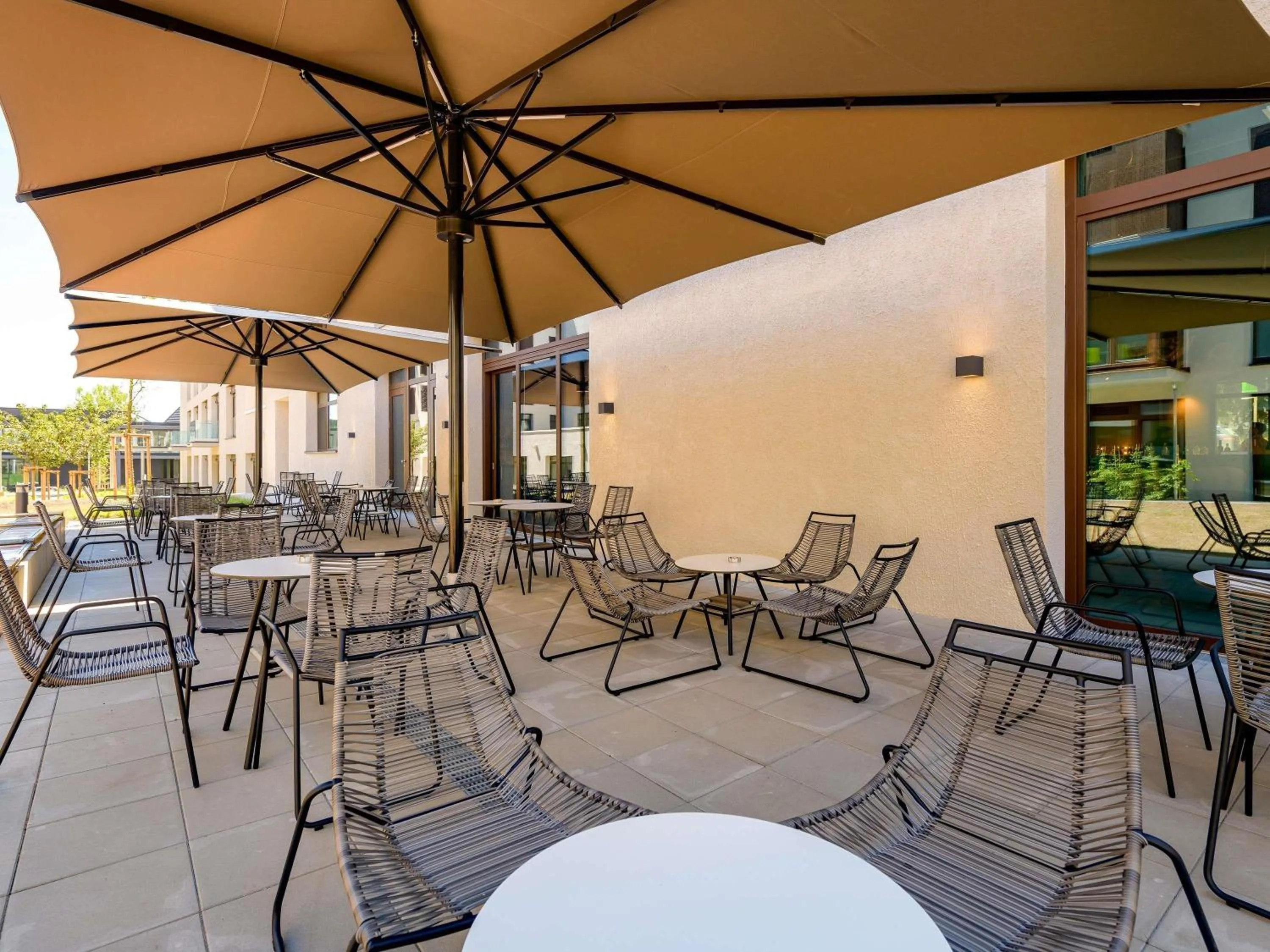 Lounge or bar in ibis Styles Friedrichshafen