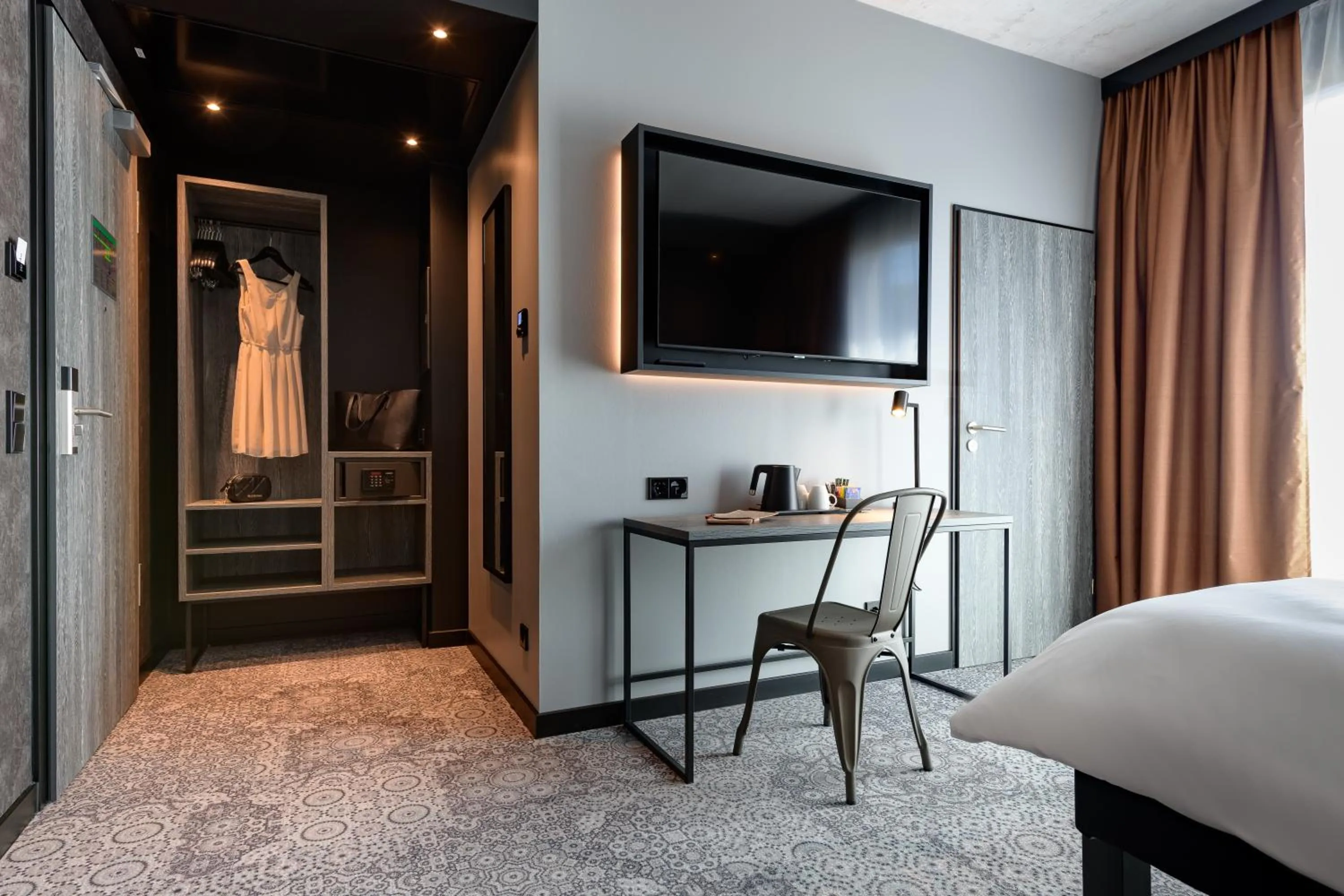 TV and multimedia, Bed in ibis Styles Friedrichshafen