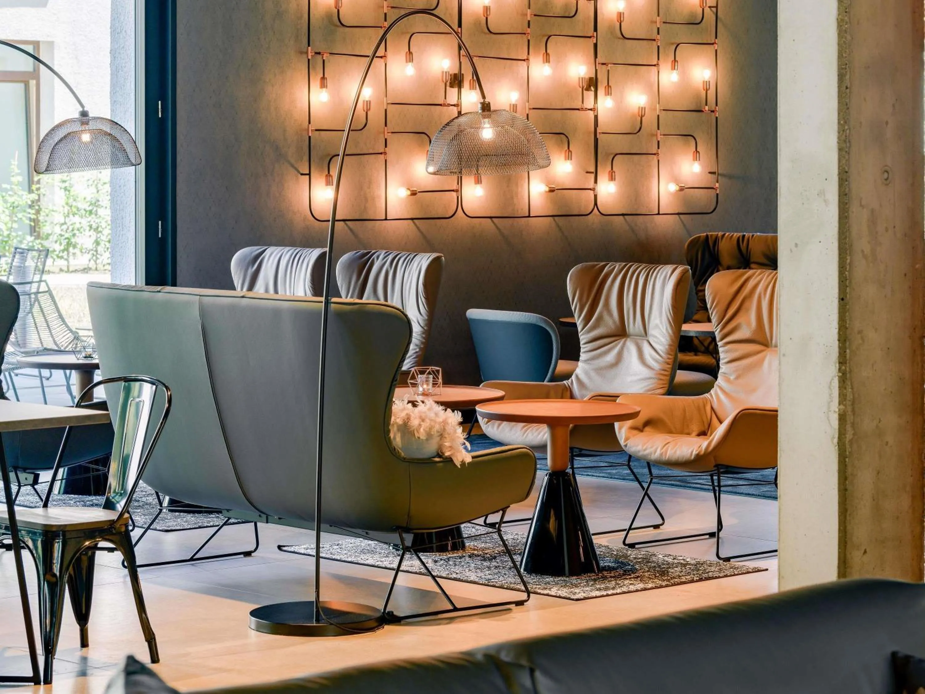 Lounge or bar in ibis Styles Friedrichshafen