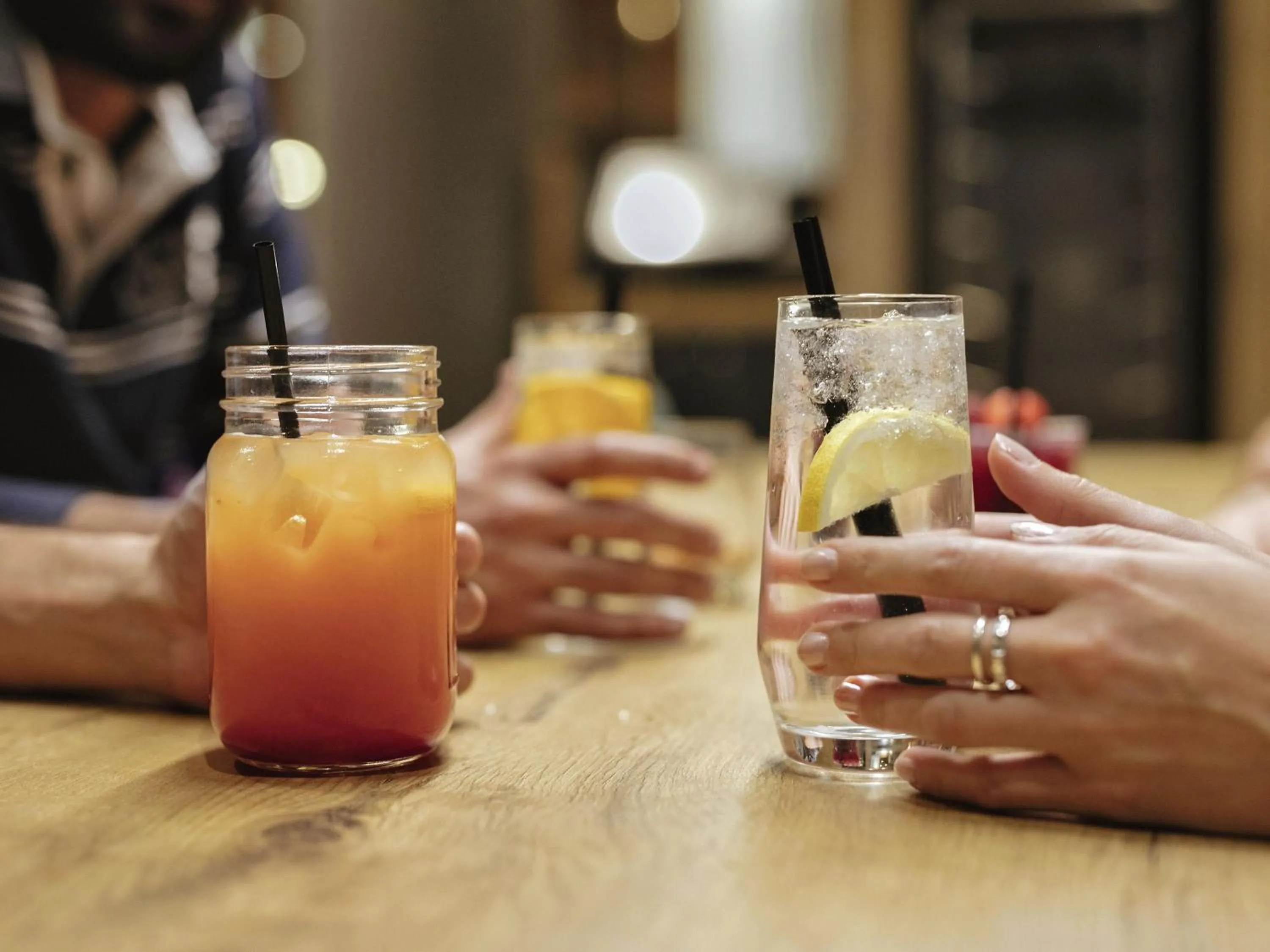 Lounge or bar in ibis Styles Friedrichshafen