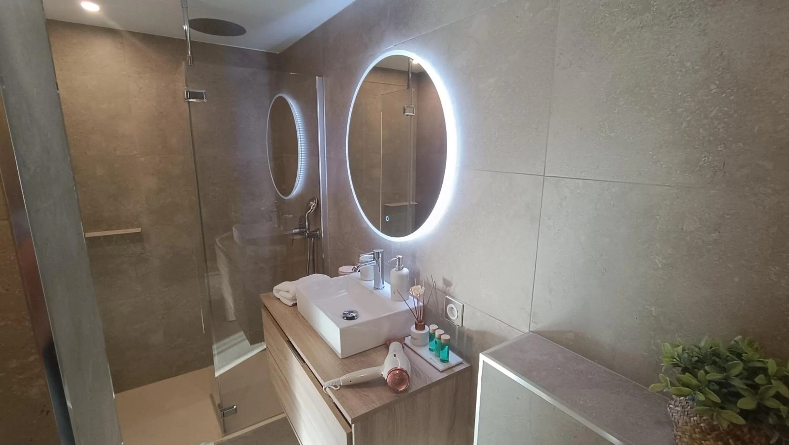 Bathroom in Loup Castel Boutique Hotel B&B