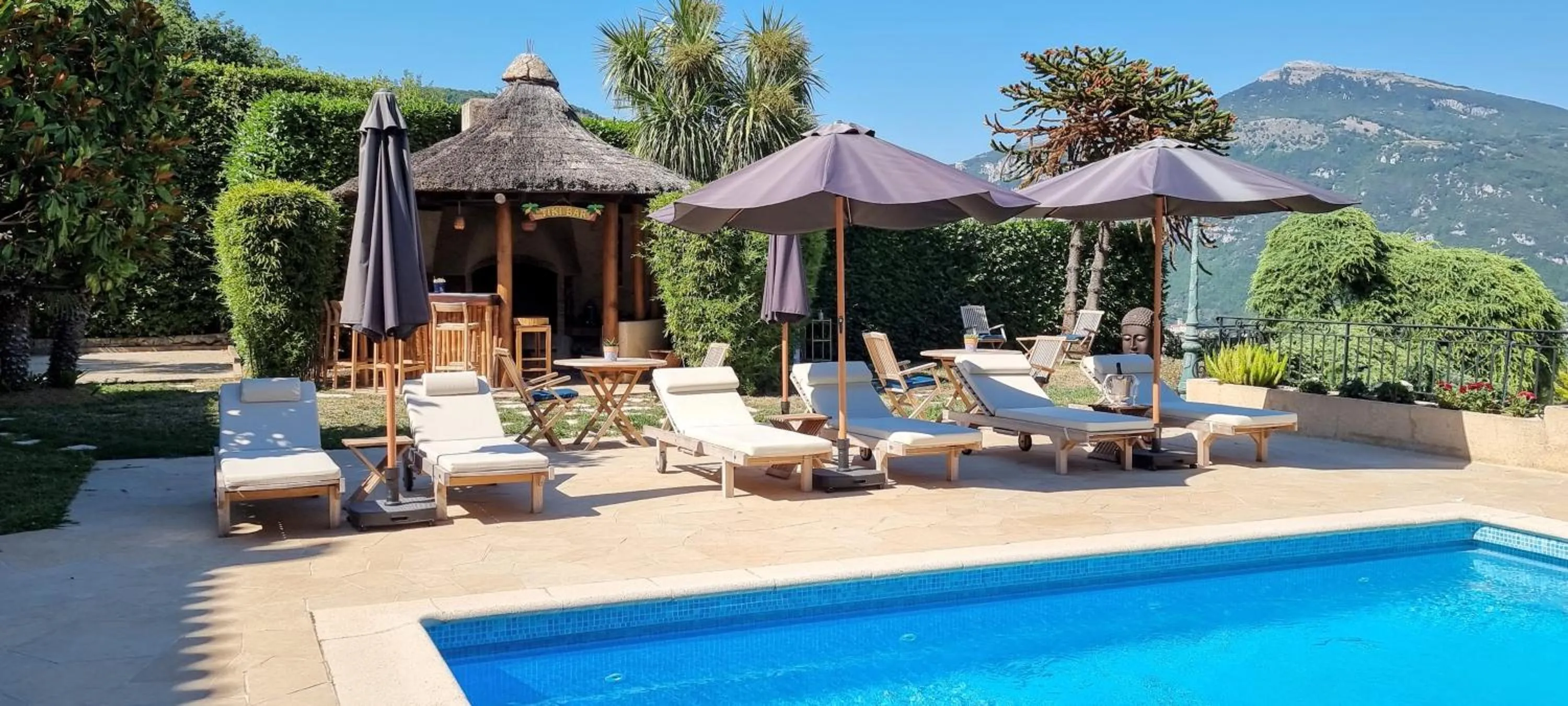 Property building in Loup Castel Boutique Hotel B&B