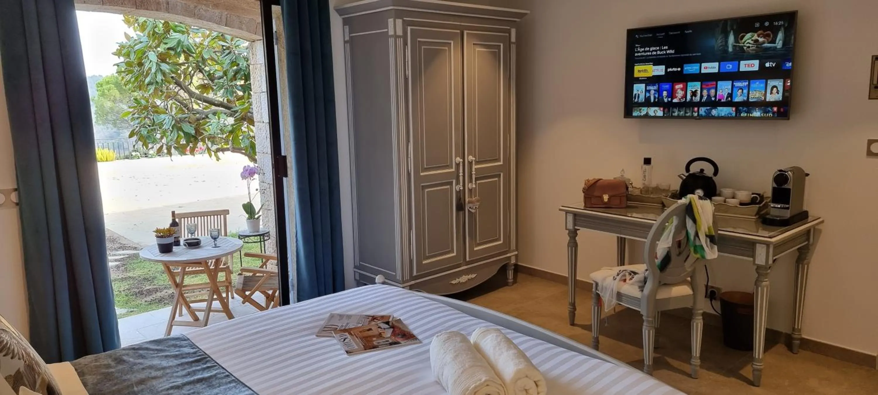 Bed in Loup Castel Boutique Hotel B&B