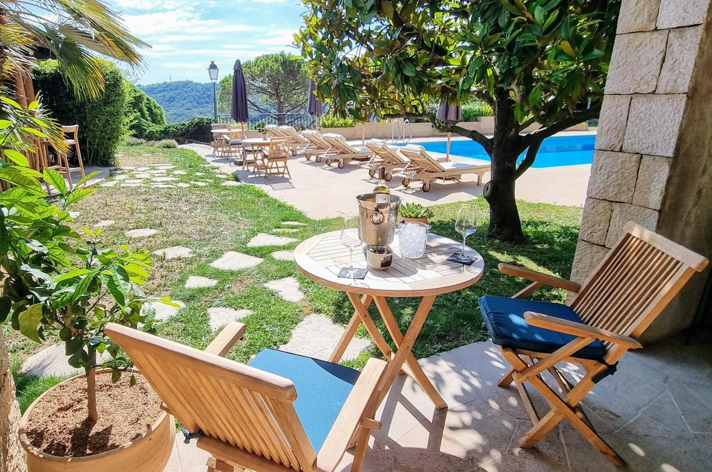 Patio in Loup Castel Boutique Hotel B&B