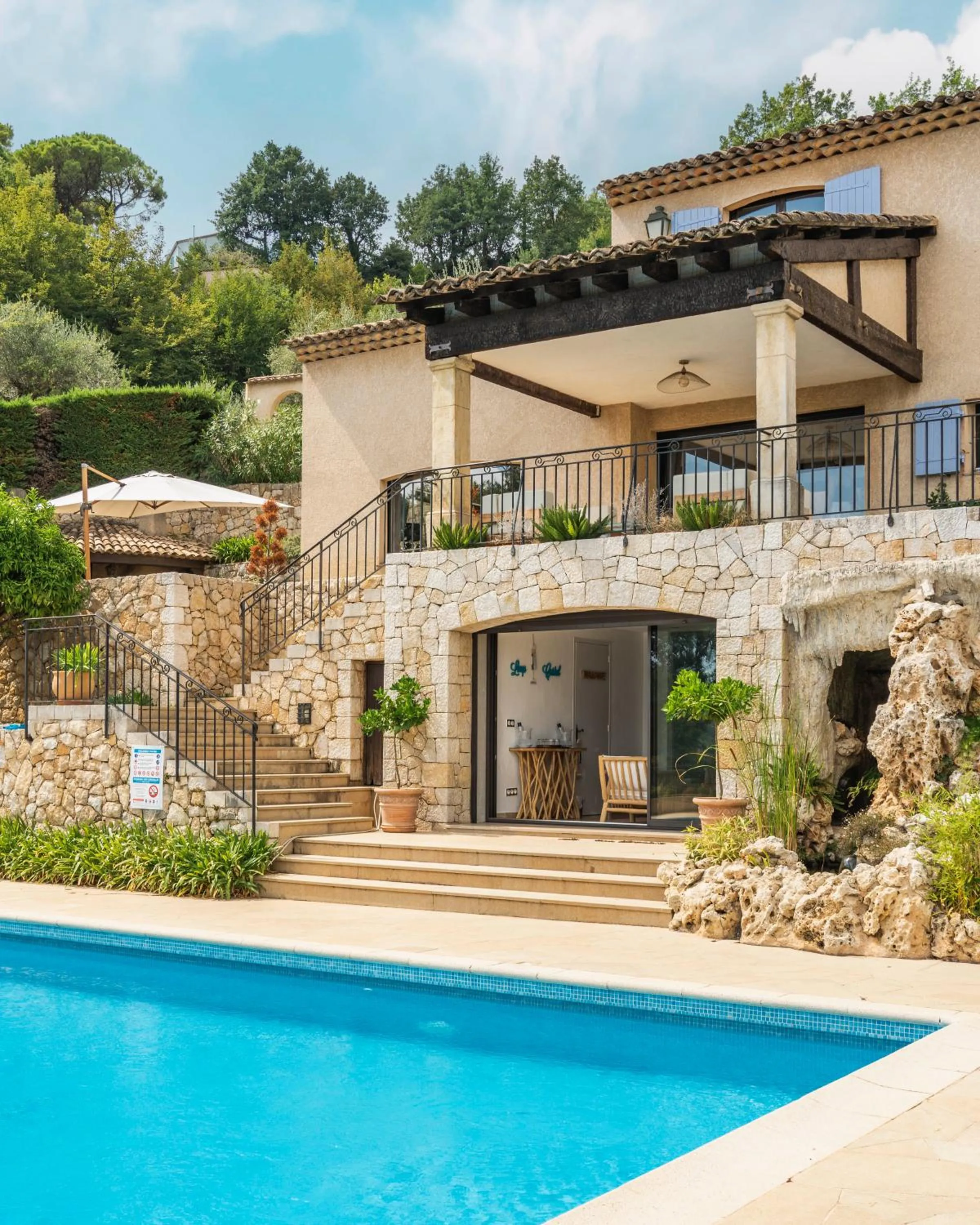 Property building in Loup Castel Boutique Hotel B&B