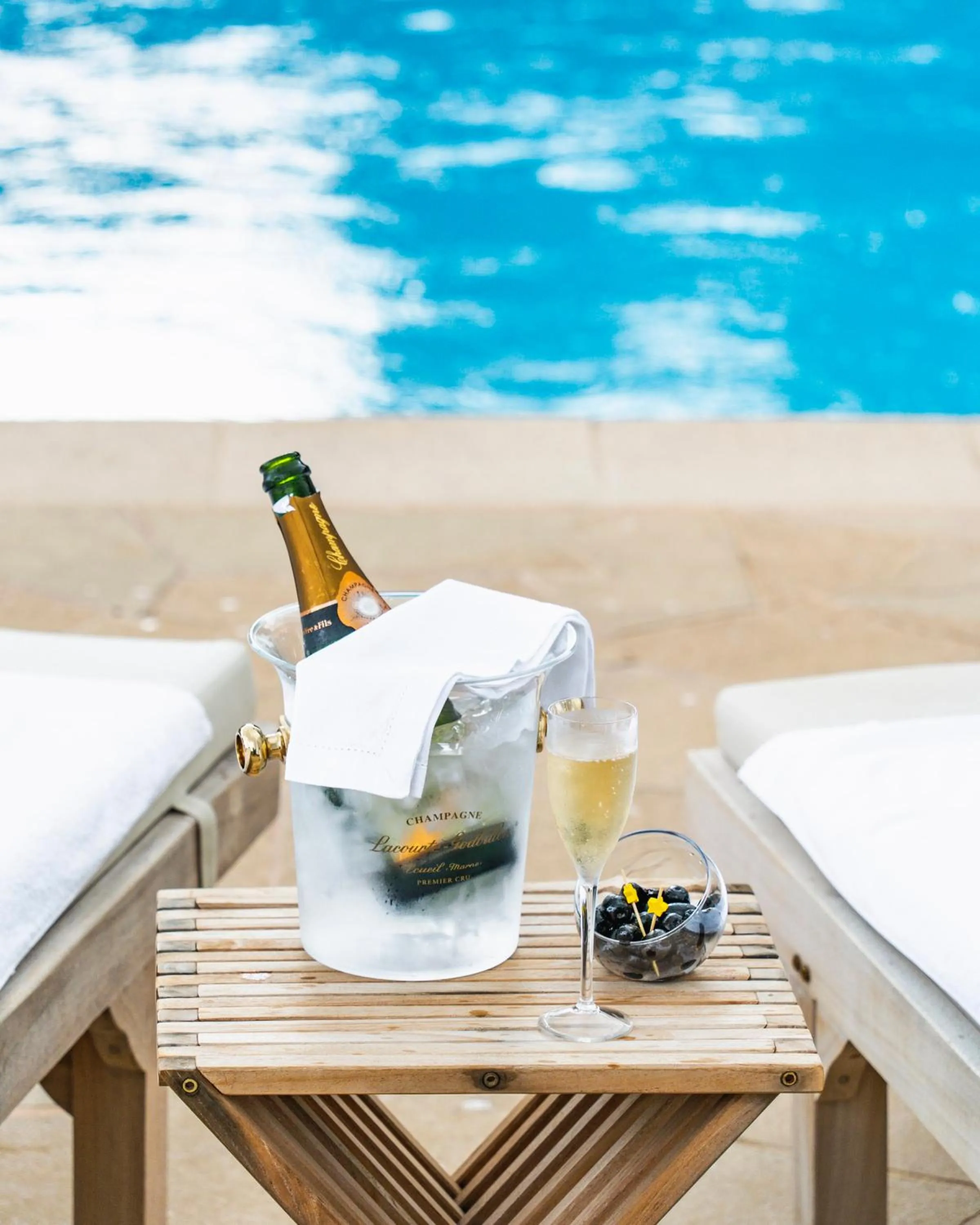 Lounge or bar in Loup Castel Boutique Hotel B&B