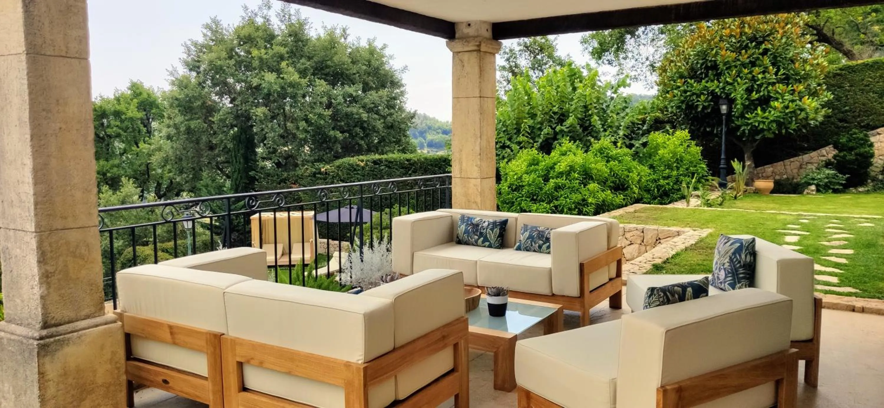 Property building in Loup Castel Boutique Hotel B&B