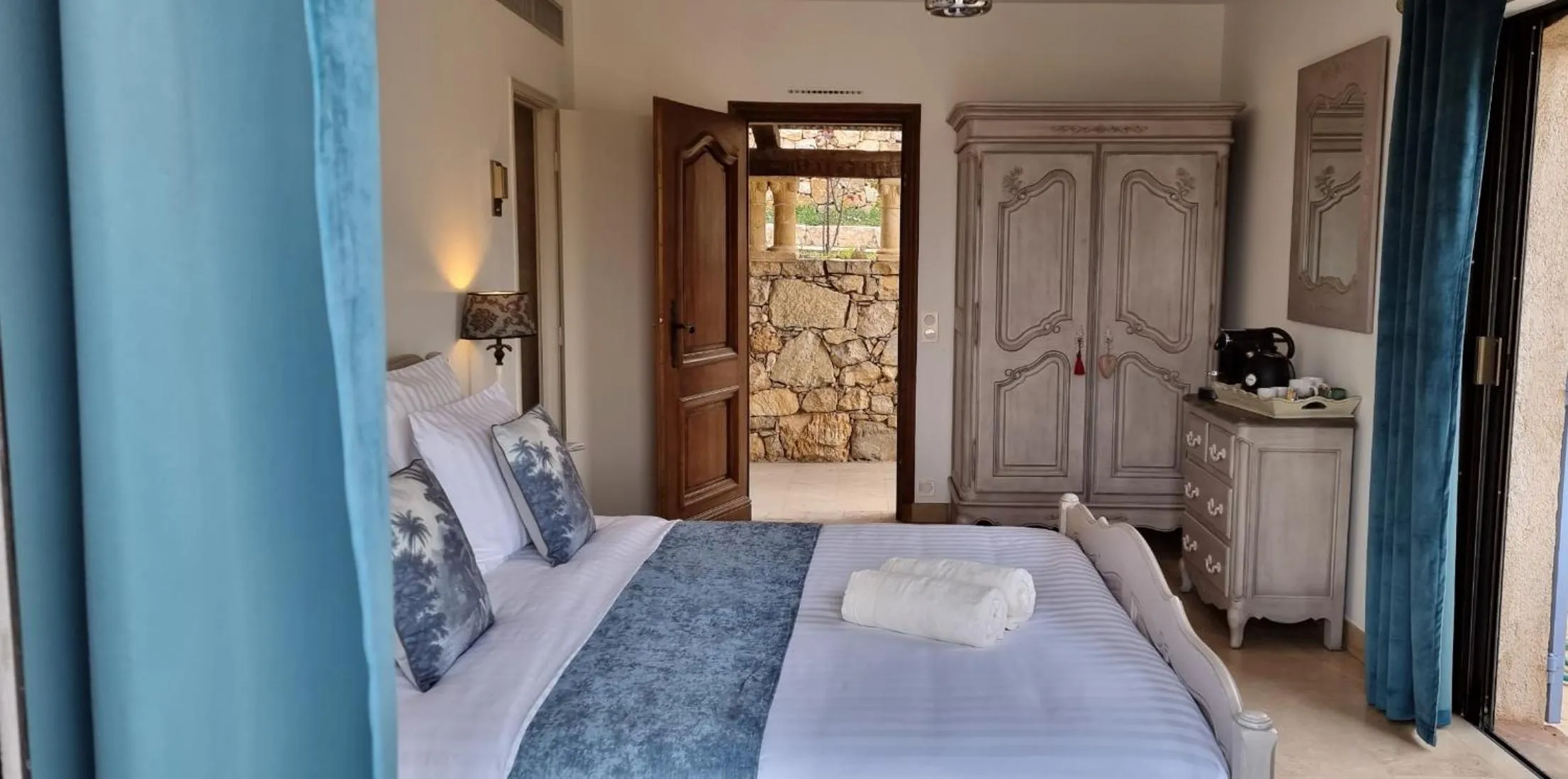 Bed in Loup Castel Boutique Hotel B&B