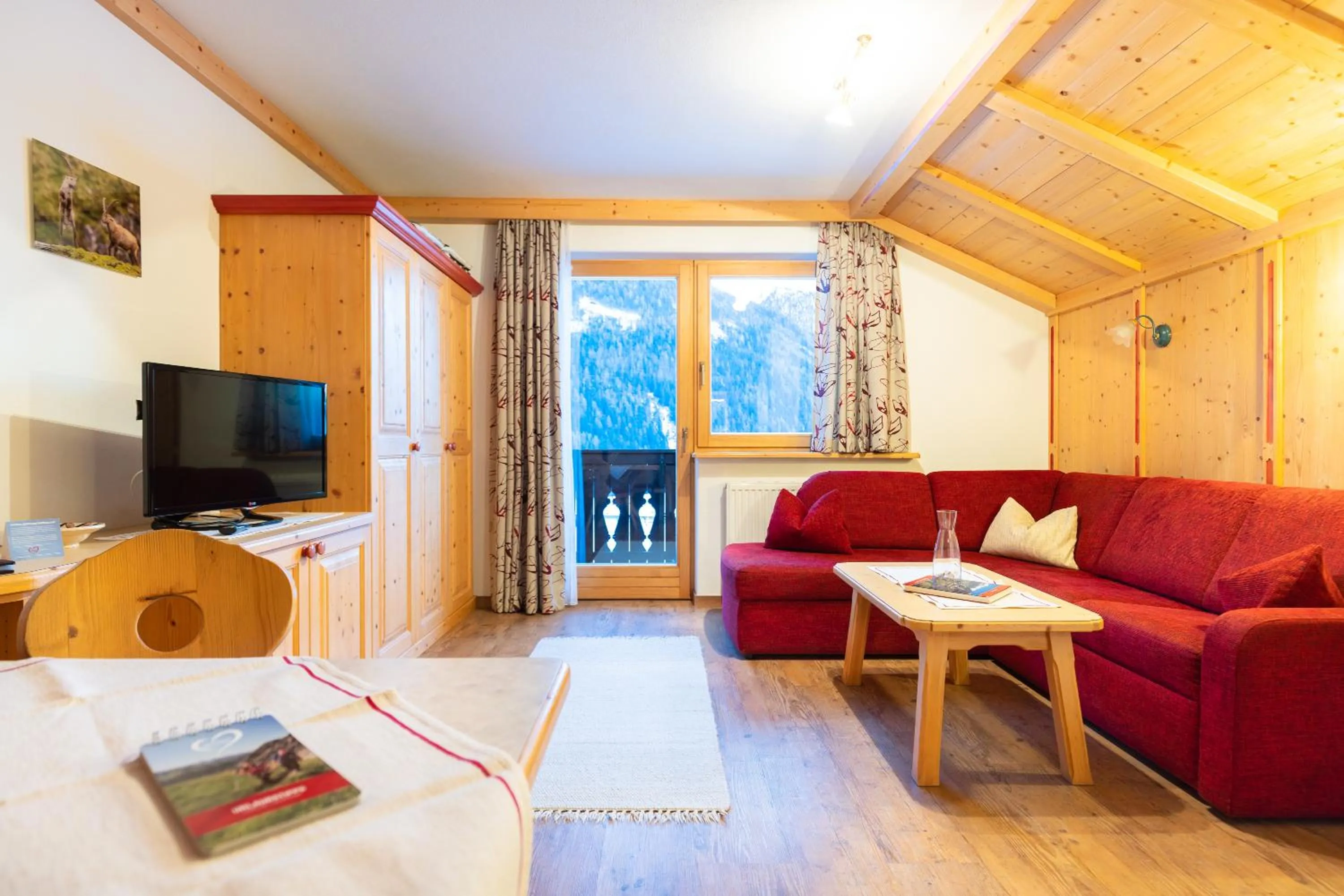 Communal lounge/ TV room in Ferienhaus Aurora