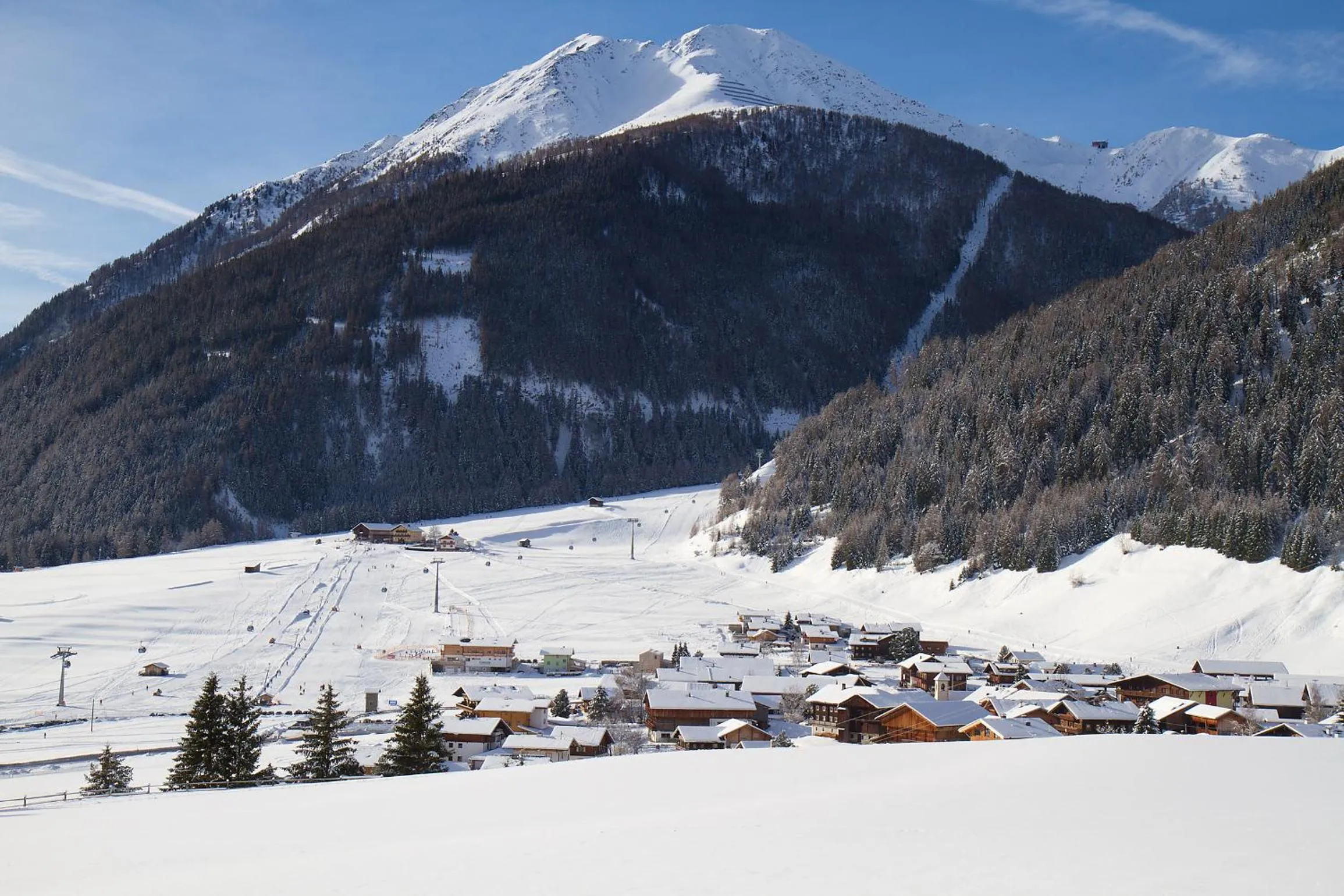 Skiing in Ferienhaus Aurora
