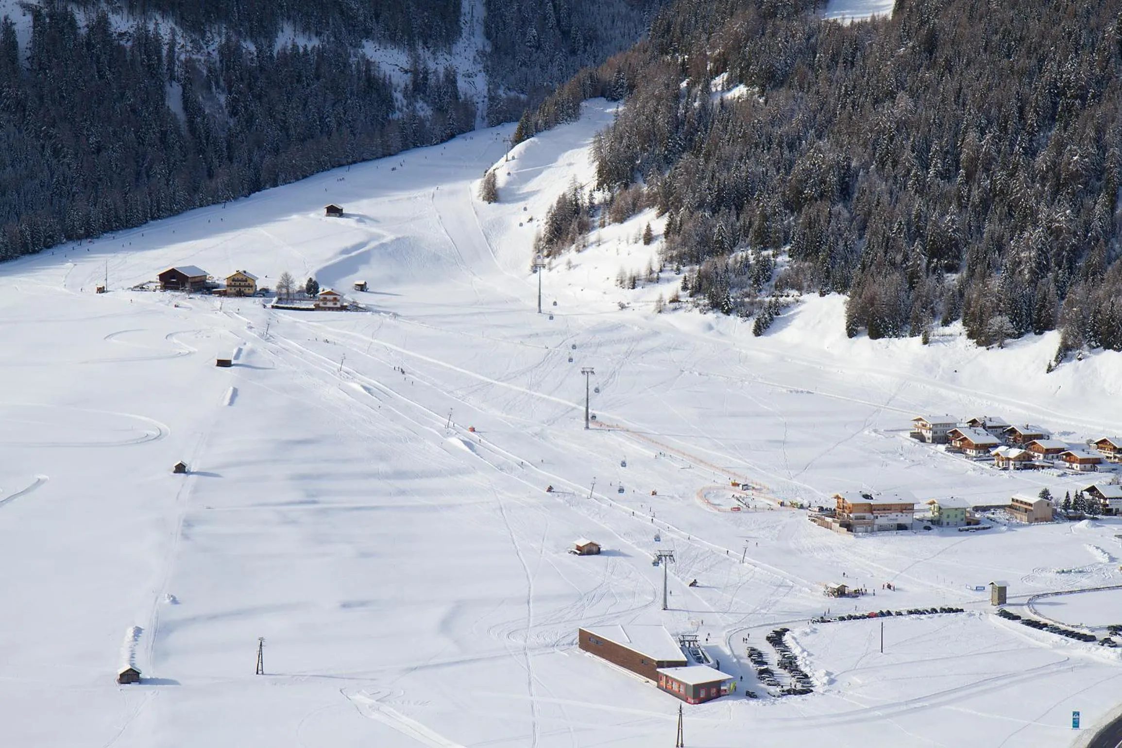 Skiing in Ferienhaus Aurora