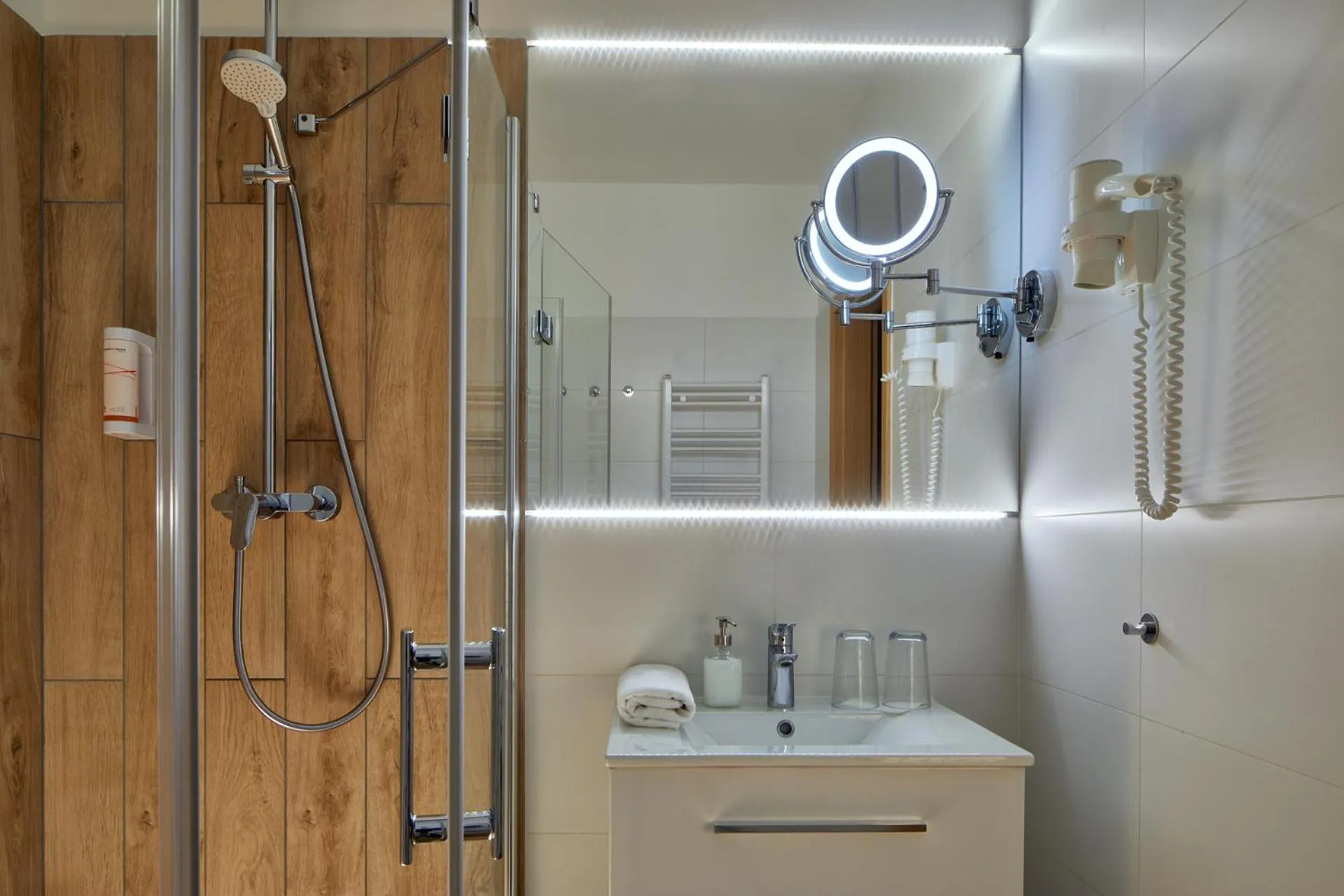 Shower in 7Seasons Apartments Budapest