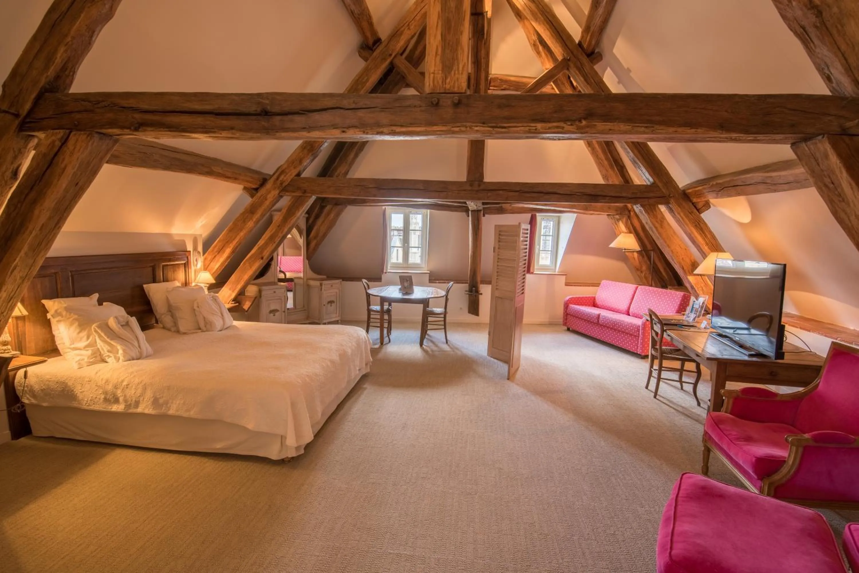 Photo of the whole room, Bed in Le Marius