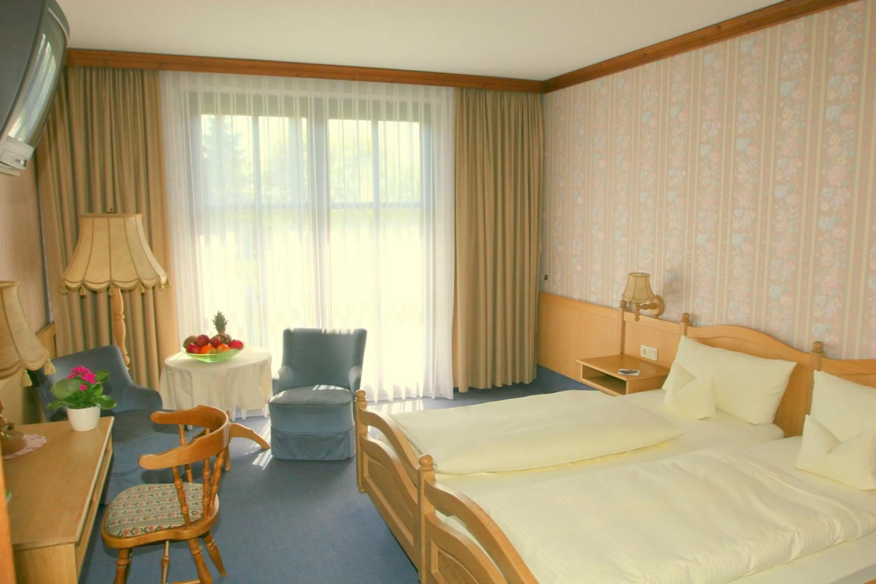 Photo of the whole room, Bed in Krone am Park - Gästehaus des Hotel Krone