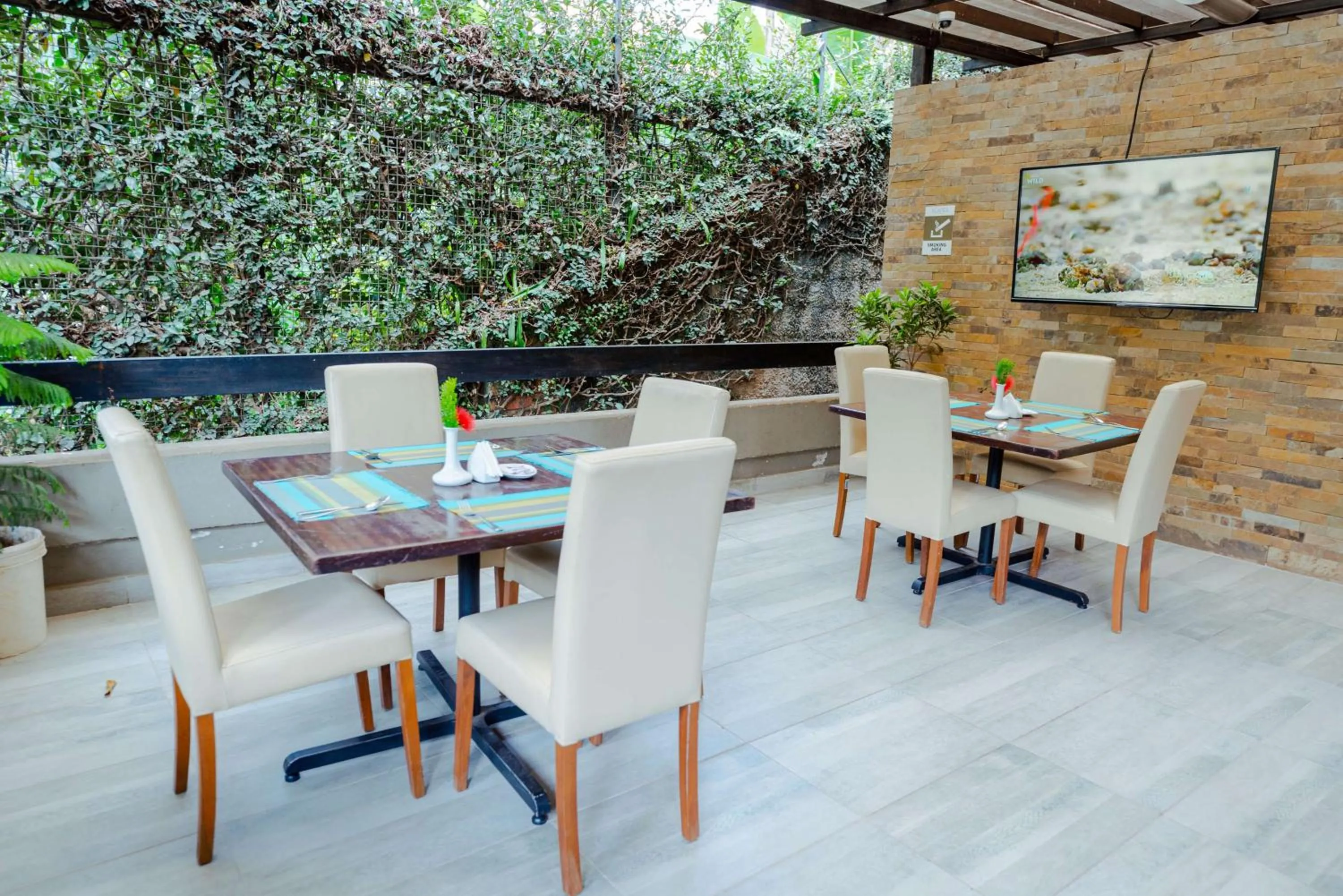 Restaurant/places to eat in Heri Heights Hotel Apartments, SureStay Collection by Best Western