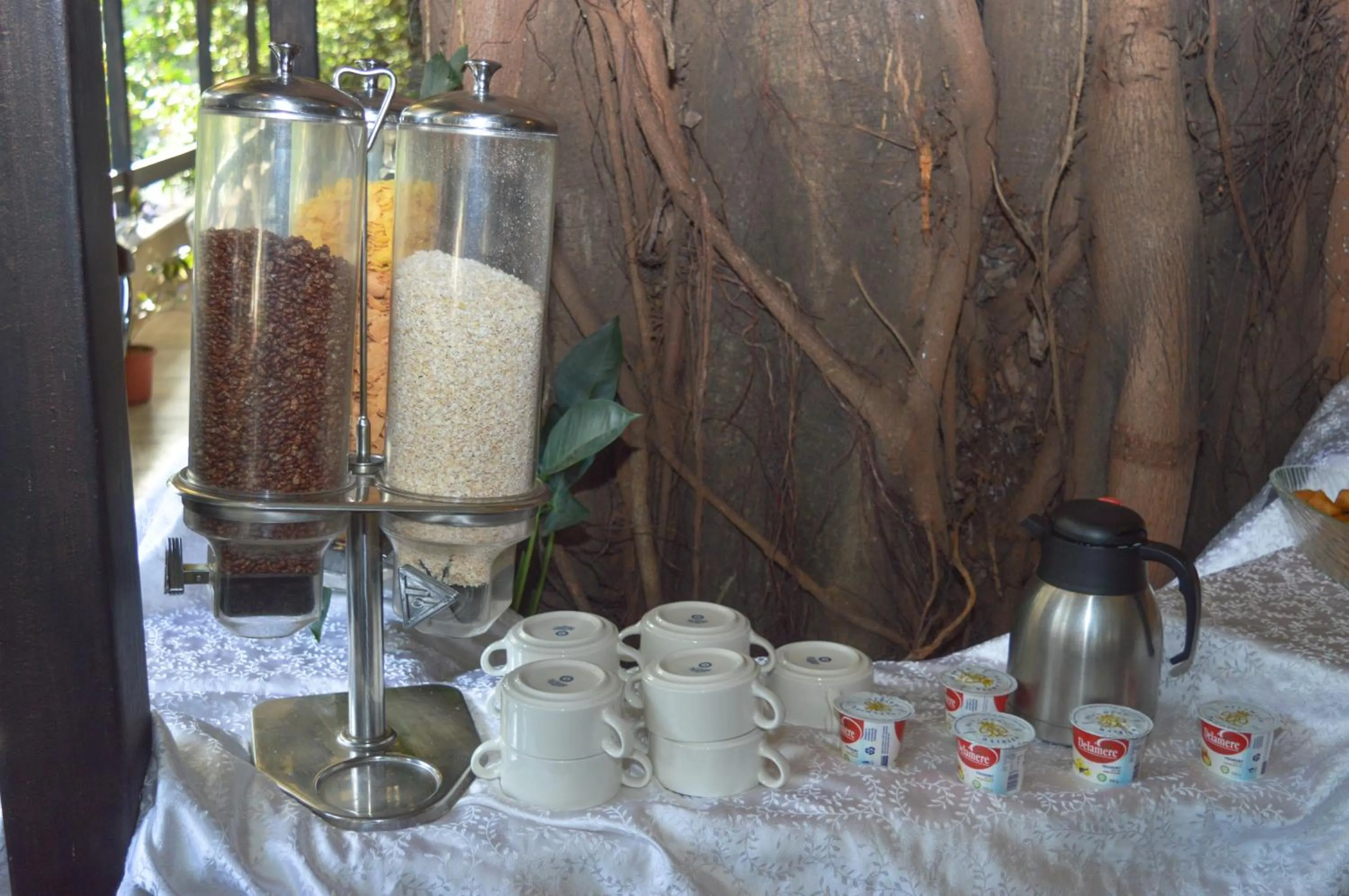 Restaurant/places to eat in Heri Heights Hotel Apartments, SureStay Collection by Best Western