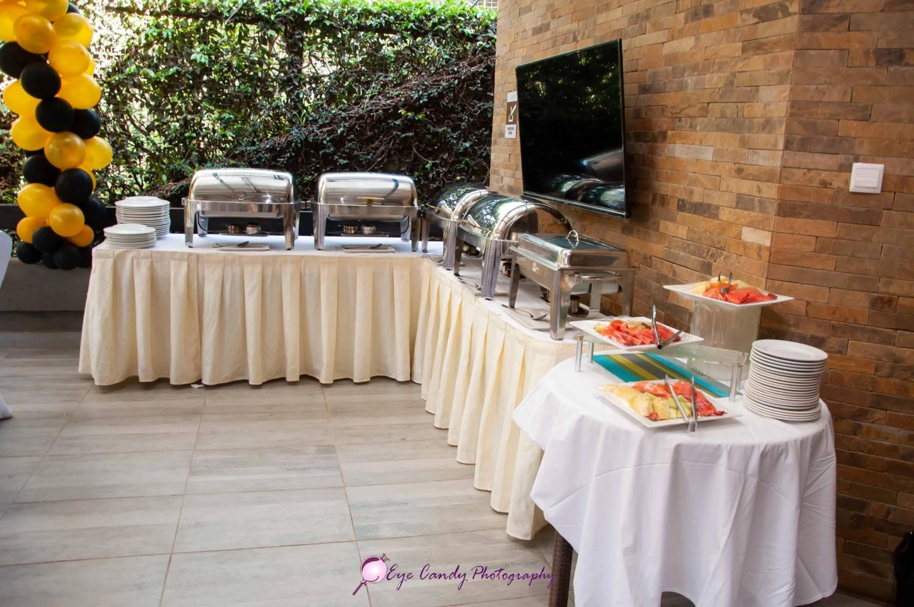 Restaurant/places to eat in Heri Heights Hotel Apartments, SureStay Collection by Best Western