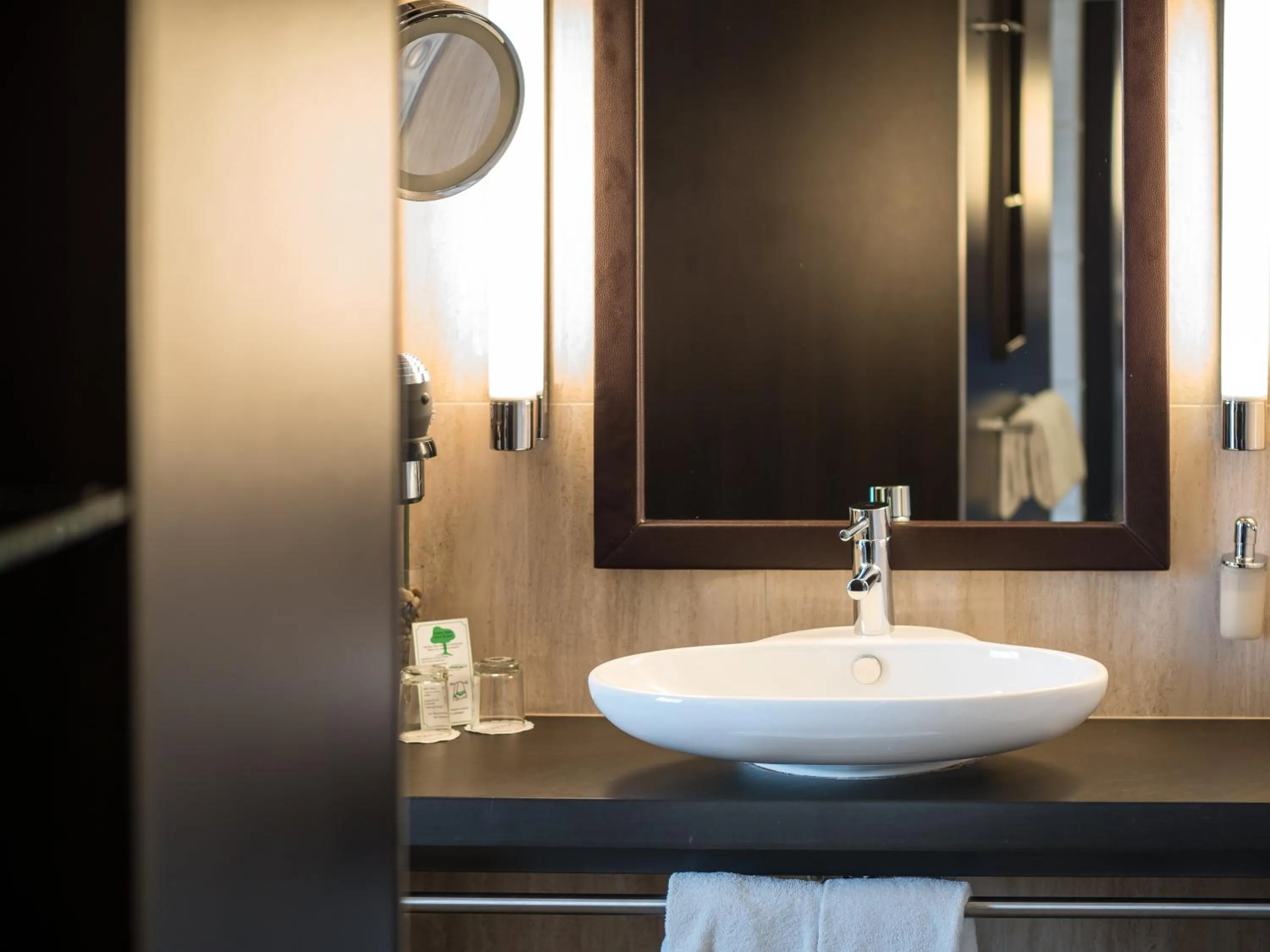 Bathroom in Lindner Hotel Vienna Am Belvedere, part of JdV by Hyatt