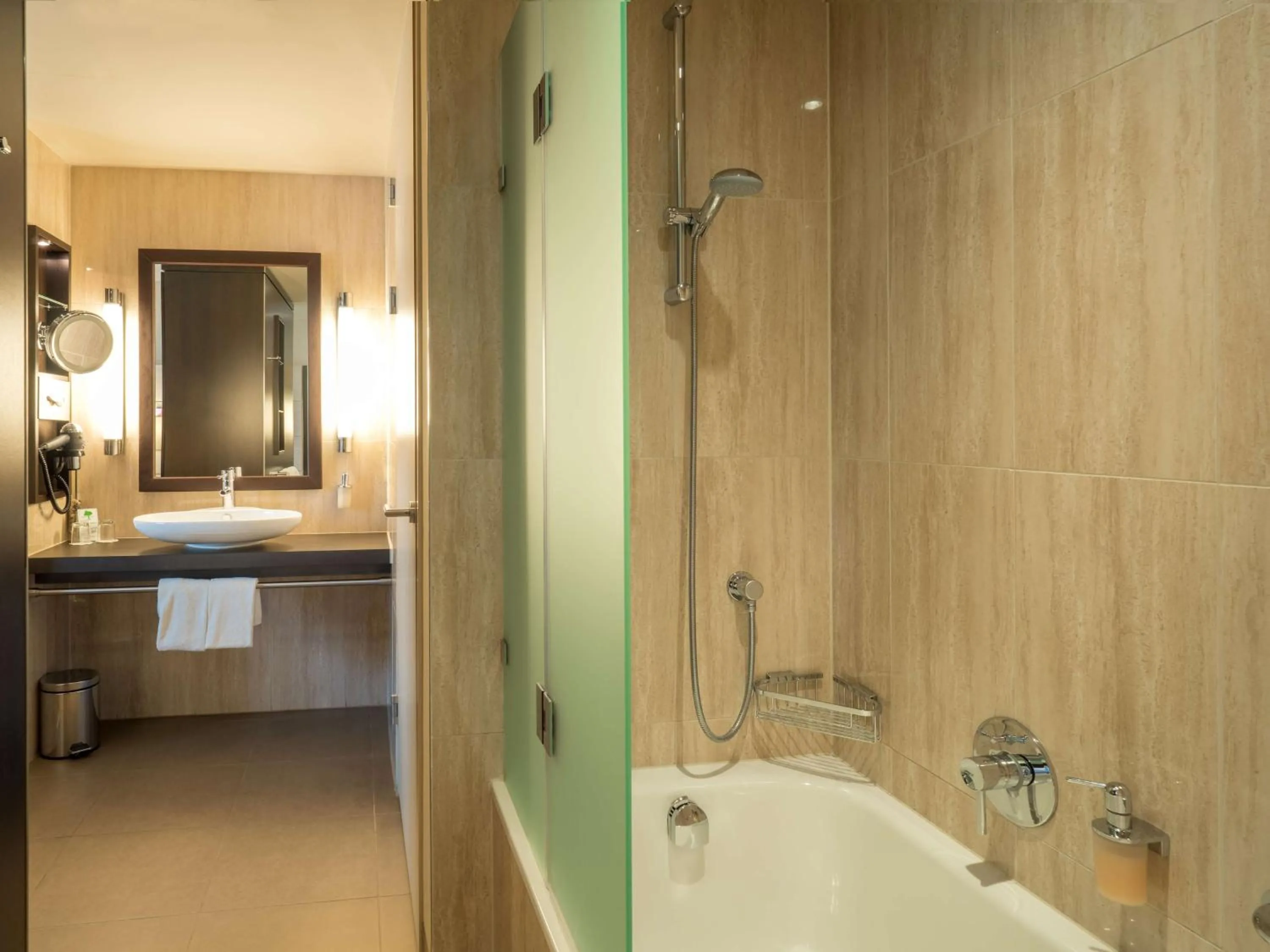 Bathroom in Lindner Hotel Vienna Am Belvedere, part of JdV by Hyatt